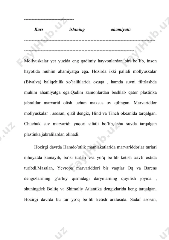 ar bo’shashganida elastik ligament chig’anoqlarni ochib yuboradi. chig’anoq mantiya burmalarida joylashgan bezlar ajratib chiqaradigan sekret hisobidan yiriklashadi. qishda odatda, molluskalarning o’sishi to’xtaganligi sababli chig’anoqdagi yillik halqalar hosil bo’ladi. ikki palllalilar chig’anog’i sadaf qavati yaxshi rivojlangan. chig’anoq bilan mantiya epiteliysi orasiga qum zarrasi yoki o’lik hujayra tushib qolganida mantiya yot narsa atrofida sadaf ishlab chiqara boshlaydi. sadaf tobora yiriklashib, marvaridga aylanadi. hazm qilish sistemasi. og’iz teshigi gavdasi oldingi uchida oyog’i ustida joylashgan. og’zi ikki yonida joylashgan parraklari hilpillovchi kipriklar bilan qoplangan. kipriklarning yelpinishi ta’sirida oziq zarralari suv bilan birga og’iz teshigiga yaqinlashadi. og’iz teshigidan oziq qisqa qizilo’ngach orqali oshqozonga , undan o’rta ichakka tushadi. oshqozonga jigar yo’li ochiladi. o’rta ichak bir necha marta buralib, tananing keyingi qismida orqa ichakka ulanib ketadi. orqa ichak yurak qorinchasini teshib o’tib, orqa chiqarish teshigi bilan tugaydi. ikki pallalilar bosh qismi reduksiyaga uchraganligi sababli hazm qilish sistemasining bosh bo’limiga tegishli qismlari bo’lmaydi. ular suvda detrit, plankton …