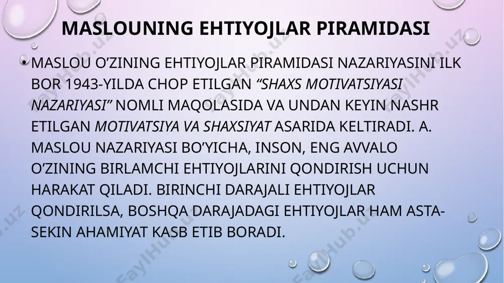 ga bo‘lgan ehtiyojidir. insonlar boshqalar tomonidan qadrlanishlari va dunyoga qandaydir hissa qo’shayotganliklarini his qilishlari kerak. hayotda o’z o’rnini topishga bo’lgan ehtiyoj o’zligini isbotlash ehtiyoji maslou piramidasining eng yuqori pog’onasidan joy olgan. insonning o’z yashirin imkoniyatlarini haqiqatga aylantirish ehtiyojiga ishora qilib, maslou shunday tushuntiradi “inson nimaga erishishi mumkin bo’lsa, u shunga erishishi lozim,” hayotda o’z o’rnini topgan shaxs o’zligini anglagan, boshqalarning fikrlari bilan emas, balki shaxsiy rivojlanish va o’z imkoniyatlaridan to’laqonli foydalanish bilan band bo’ladi. avraam maslou insonparvarlik psixologiyasining otasi hisoblangan psixolog edi. uning insonparvarlik harakatiga qo'shgan eng katta hissasi uning ehtiyojlar ierarxiyasi bo'lib, odamlar o'z salohiyatini to'liq anglashidan oldin asosiy jismoniy ehtiyojlarni qondirish kerakligini aytdi. maslou ierarxiyasi ehtiyojlar motivatsiyadir nazariya psixologiyada inson ehtiyojlarining besh bosqichli modeli mavjud bo'lib, ular odatda tasvirlangan ierarxik piramida ichidagi darajalar. pastki qismdan ierarxiya yuqoriga qarab, ehtiyojlar: fiziologik, xavfsizlik, sevgi va mansublik, hurmat va o'zini namoyon qilish. demak, maslouning ehtiyojlar ierarxiyasi nima? maslou ehtiyojlar ierarxiyasi motivatsion …