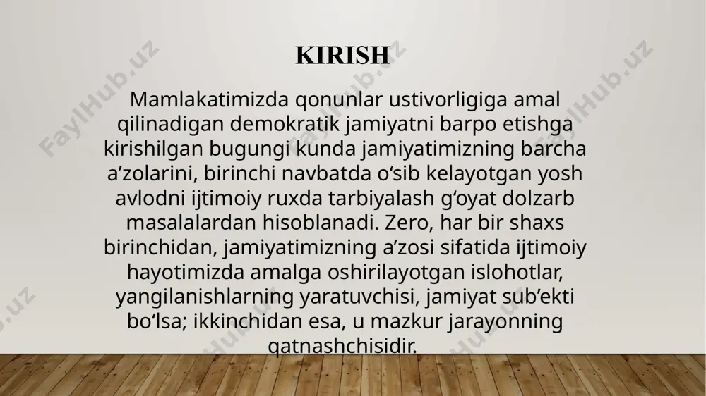 ndan boshlab yetti kun mobaynida tuman, shahar hokimligiga tegishli hujjatlarni taqdim etadi. vasiylik yoki homiylikni belgilash, vasiyni va homiyni tayinlash oila kodeksining 88-moddasiga muvofiq, sud tomonidan bolalar tarbiyasi to‘g‘risidagi nizolar ko‘rib chiqilayotganda, bolaning himoyasi uchun kim da’vo taqdim qilganligidan qat’i nazar, vasiylik va homiylik organi ishda qatnashishga jalb qilinishi kerak. vasiylik va homiylik organi bolaning hamda uni o‘z tarbiyasiga berishni talab qilayotgan shaxsning (shaxslarning) turmush sharoitlarini tekshiruvdan o‘tkazish va tekshirish dalolatnomasini hamda unga asoslangan nizo mohiyati bo‘yicha xulosani sudga taqdim qilishi shart. vasiylik va homiylik organlari tomonidan o‘z vakolatidagi ish faoliyatini olib borilishi xulosa o‘zbekiston respublikasida ota-ona qaramog‘isiz qolgan va yetim bolalarni hamda layoqatsiz insonlarni ijtimoiy homiylikka olish davlat siyosati darajasidagi masalalarga aylanib borayotgan bir davrda ularni ijtimoiy himoyalash vazifasi turli darajadagi tashkilot va muassasalarning diqqat e’tibori markazidagi masalalar qatoriga kirib bormoqda. foydalanilgan adabiyotlar 1. juraev s.a. osobennosti formirovaniya gosudarstvennoy molodejnoy politiki respubliki uzbekistan v perexodniy period: teoriya i praktika. …