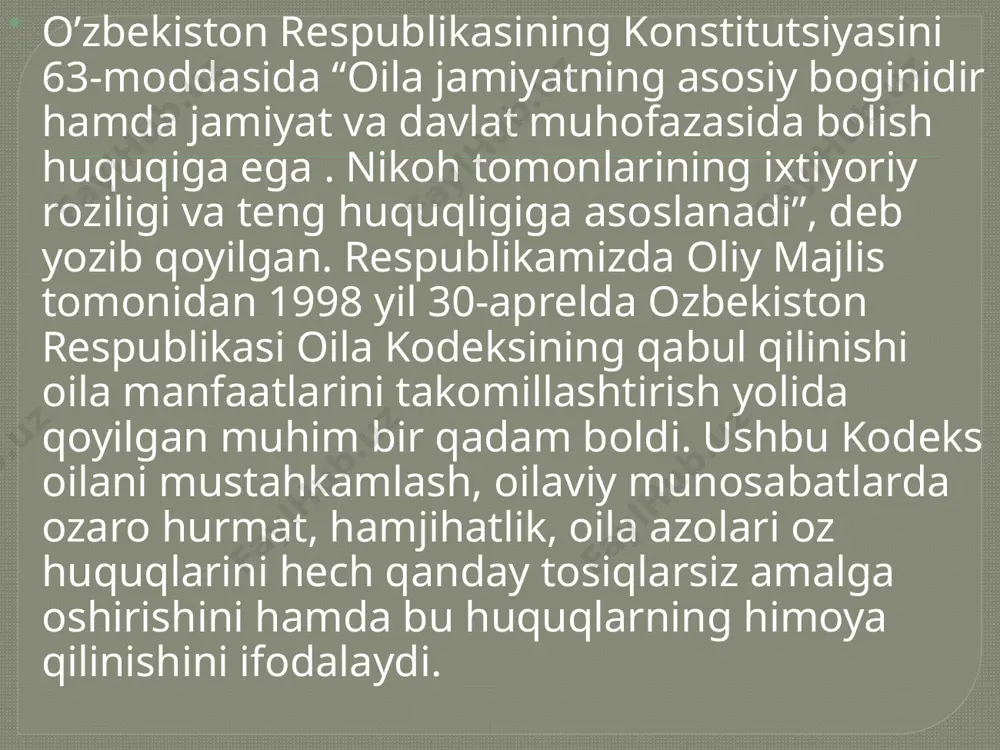 muvaffaqiyatli oilalarda tarbiyalangan yigit-qizlarning aksariyati ota-onasining oilasi, turmush tarzi, bir-birlari bilan bo‘lgan munosabatlari va yana bir qanchasini kelajakdagi oilaviy hayotlari uchun ideal deb hisoblaydi va ular turmushga chiqqandan so‘ng o‘g‘il bolalar orzu qiladilar. xuddi otalari kabi "ota", "singil", "er", "xotin" bo'lish, qizlarimiz esa "ota", "singil" bo'lishni orzu qiladi. oilaviy nizolarning turlari. er-xotin o'rtasida. kelin va kuyov o'rtasida. qaynona va kuyov o'rtasida. ovsinlar orasida. ota-onalar va bolalar o'rtasida. oilaviy nizolarda kim ishtirok etayotganiga qarab, ularni quyidagi asosiy turlarga bo'lish mumkin: er-xotinlar o'rtasidagi nizolar; qaynona va kelin o'rtasidagi nizolar; qaynona-kelinlar o'rtasidagi nizolar; ovsinlar o'rtasidagi nizolar; ota-onalar va bolalar o'rtasidagi nizolar. har qanday oilada er-xotin munosabatlarida ziddiyatli vaziyatlarning yuzaga kelishi muqarrar. ammo bu to'qnashuvlarning tabiati, turli oilalar va ularning oilaviy munosabatlari oqibatlariga qarab farqlanadi. muvaffaqiyatli oilalardagi nizolar birlashtiruvchi muvaffaqiyatsiz oilalardagi nizolar bo'linishdir. shuning uchun ham psixologik adabiyotlarda konfliktlar shartli ravishda «konstruktiv» («bog‘lovchi») va «buzg‘unchi» («ajratuvchi») konfliktlarga bo‘linadi. er-xotin munosabatlaridagi ziddiyatlarning rivojlanishi tasvirlangan diagrammada …