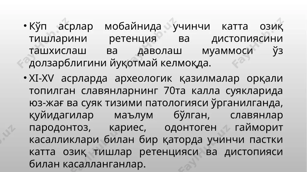 тиш белгиланган муддатда тишлар қаторида ўз жойида чиқмаслиги. ретенция тўлиқ ёки ярим бўлиши мумкин. агар тиш тўлиқ чиқмаган бўлса, ярим ретенция деб аталади. тўлиқ чиқмаган холда узоқ вақт колиб кетиши мумкин ва бу йирингли-яллиғланиш касалликлар ривожланишига ва окллюзион контактлар бузилишига сабабчи бўлади. тиш куртаги нобут бўлган холда тишни чиқмай қолиши адентия (adentia) деб аталади. адентия барчи тишлар йўқлигида тўлиқ (completa), ва бир гурух тишлар йўқлигида нотўлиқ (adentia incompleta) . ретенция ва дистопияга учраган тишлар нафақат сут ёки доимий тишлар, хаттоки қўшимча тишлар хам учраши мумкин. шуни такидлаш жойизки, доимий тишлар ретенцияси кўп учрайди, булардан биринчи ўринда 1.3 ва 2.3 (юқори жағ қозиқ тишлар) тишлар туради, иккинчи ўринда – 3.4, 3.5, 4.4, 4.5 (пастки жағ кичик озиқ тишлар). ярим ретенцияга (нотўлиқ ретенция) 3.8, 4.8 (пастки жағ катта озиқ тишлар) кўпроқ мойил бўлади. этиологияси тиш ретенциясининг сабаблари тўлиқ аниқланмаган, аммо изланувчиларнинг клиник кузатувлари ушбу паталогияни қуйидаги бир гурух омиллар билан боғлашади: моддалар …