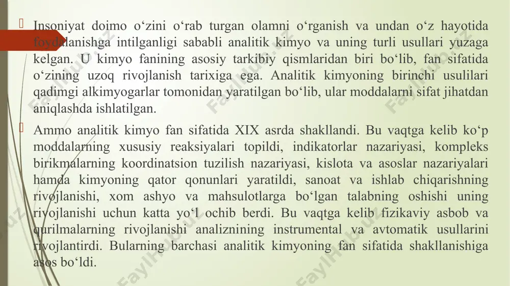 va amaliy muammolarni yechishda qo‘llaniladi. kimyoviy analizdan xalq xo‘jaligining ko‘pgina sohalarida, xususan tibbiyot, ekologiya, geologiya, kimyo, fizika, mineralogiya, metallurgiya, kimyoviy texnologiya, biologiyada, turli texnologik jarayonlarni nazorat qilish va boshqarishda keng foydalaniladi. kimyo fanining rivojlanishi ham analitik kimyo bilan bevosita bog‘liq. moddalarning molekulyar massasini aniqlash, ekvivalentini topish, molekulyar formulalarini keltirib chiqarishda ham analitik kimyodan foydalaniladi. hozirgi vaqtda kimyoviy-analitik nazoratdan foydalanmaydigan birorta ham korxona yo‘q. kimyoviy analizsiz xom ashyo va tayyor mahsulot sifatiga baho berish, ishlab chiqarish jarayonlarini nazorat qilib turish mumkin emas. barcha korxonalarda analitik usul va asboblar yordamida texnologik jarayonlarning nazorati tashkil etilgan. ishlab chiqarishning barcha sohalarida boshlang‘ich, oraliq va tayyor mahsulotlar hamda jarayonning uzluksiz nazoratini amalga oshirish analiz usullarisiz mumkin emas. masalan, oziq-ovqat mahsulotlari ishlab chiqarish uchun ishlatiladigan mahsulot birma-bir tekshiruvdan o‘tkaziladi. analitik kimyo fanining nazariy asoslarini: -d. i. mendeleyevning davriy qonuni va elementlar davriy sistemasi; -modda massasi va energiyaning saqlanish qonunlari; -tarkibning doimiylik qonuni; -massalar ta’siri qonuni; -elektrolitik …