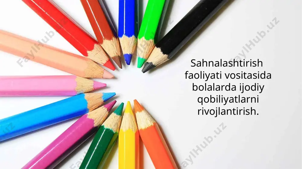 yatlari chegarasi sifatida yoshiga doir xususiyatlarini hisobga olishda uskuna va materillarni bolaning yoshiga moslab tanlash talab etiladi. masalan, ushbu hududdagi kichik yoshdagi guruhlarda maskarad kiyimi kiyish va tanish ertaklarni sahnalashtirish uchun qo‘g‘irchoq-hayvonlarning burchagi yaratilgan bo‘lishi kerak. 2021 2020 2019 2018 sahnalashtirish faoliyatini ta’minlovchi ko‘rgazmali-fazoviy muhitni loyihalashtirishda quyidagilarni hisobga olish maqsadga muvofiq: − bolaning shaxsiy ijtimoiy-ruhiy xususiyatlari; − uning ruhiy-shaxsiy rivojlanishi; − shaxsiy qiziqishlari, afzal tomonlari va uning ehtiyojlari; − ijodiy qobiliyati, qiziquvchanligi va yangiliklarga intiluvchanligi; − yoshiga xos va rolli o‘yinlar xususiyatlari. ikkinchi kichik yoshdagi guruh bolalari uchin eng oddiysi va eng osoni stol ustidagi qo‘g‘irchoq teatri hisoblanadi. bu kabi teatr uchun qo‘g‘irchoqlarni har qanday mato, parolon, jun va charm bo‘lagidan tikib olsa ham bo‘laveradi. stol ustidagi qo‘g‘irchoq teatrini to‘qishning har xil turlarida foydalaniladigan ilgaklar va to‘qish moslamalari bilan bog‘lash mumkin. shuningdek, loydan yasalgan qo‘g‘irchoqlar, turli xil yog‘och o‘yinchoqlar ham to‘g‘ri keladi. qiziqarli qo‘g‘irchoqlarni qog‘ozli konuslar, silindrlar va turli o‘lchamdagi …