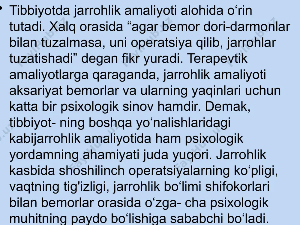n. chunki bemor ushbu ope­ ratsiya sababli awalgi kasbida ishlay olmasligi yoki to'laqonli hayot- ga qayta olmasligi mumkin. albatta, bunday paytlarda jarroh ushbu operatsiyani qilmasa, boshqa asoratlar yuzaga kelishi mumkinligini, endi bundan keyin jarrohlik muammolaridan xolos bo‘lganligini, sog‘lig‘iga e’tibor qilib yurishini bemorga tushuntirib, uni tinchlan- tirishi lozim. mutaxassislar fikricha, jarrohlik kasalliklariga duchor bo'lgan be­ morlarning 30 foizida, ba’zi ma’lumotlarga ko‘ra, 70 foizida u yoki bu ko‘rinishda ruhiy buzilishlar kuzatiladi, ayniqsa, ipoxondriya ko‘rinishida. ularjarrohdan kasalligini sinchkovlik bilan tekshirilishini, bir nechta vrachlar ishtirokida konsilium o‘tkazilishini talab qilishadi. ba’zilari esa boshqa bir jarrohlar bilan maslahatlashib yuradi, operatsiya shartmi-yo‘qmi deb, o‘zi taniydigan vrachlardan so‘raydi. boshqa bir bemorlar esa o‘zini qiynab yurgan kasalidan operatsiya orqali birato'la qutilish istagida jarrohlarga murojaat qilishadi. ko‘pincha, bunday holatlar isteriyaga duchor bo'lgan bemorlarda kuzatiladi. ular o‘zlarini qiynab yurgan buqoqni yoki bo‘lmasa, qorin sohasidagi doimiy og‘riqni bira to‘la operatsiya qilib davolatsam, deb o‘ylashadi. haqiqatan ham tonzilloektomiya, strumektomiya, xoletsistoektomiya, appendoektomiya kabi operatsiyalar …