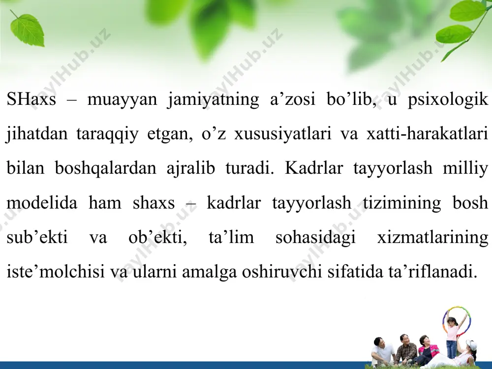 li munosabatlar jarayonida kuzatish lozim. demak, shaxsni rivojlantirish vazifasini to’gri hal etish uchun uning xulqiga ta’sir etuvchi omillar hamda shaxs xususiyatlarini yaxshi bilish zarur. jamiyatning jadal rivojlanishi, faoliyat turlarining tobora murakkablashib borishi shaxs ongiga ko`rsatayotgan ko`rinmas ta'sirlarning kuchayishiga olib kelmoqda. mana shunday sharoitda kishining mavjud bilimi, kasb-hunari, malakalari kamlik qilib qolmoqda. eng avvalo, insonlarda oilada tarkib topgan did, farosat, aql, odob, emotsional madaniyatga muhtojlik sezilmoqda. estetik, axloqiy va boshqa tarbiya sifatlari kundalik hayot ehtiyojga aylanib bormoqda. tabiiyki, bunday sifatlarga oilaviy tarbiya orqali asos solinadi, kamol toptiriladi. to`g`ri, bunda ijtimoiy tarbiyaning o`mini inkor etib bo`lmaydi. ta'kidlaganimizdek, oilaviy tarbiyani ijtimoiy tarbiya bilan almashtirish bolalar kamolotiga salbiy ta'sir ko`rsatadi. masalan, yasli, boo`chalarga bormay, faqat oilada o`sgan va voyaga yetgan bolalar maktabga borganlarida o`z tengqurlari ichida ko`p jihatlari bilan ajralib turadi. oilaning bolalarga moddiy va ma'naviy g`amxo`rligini, ko`rsatayotgan tarbiyasini yasli, boo`cha tarbiyasi bilan yoki, aksincha, yasli, boo`cha tarbiyasini oilaviy tarbiya bilan almashtirib bo`lmaydi. faqat …