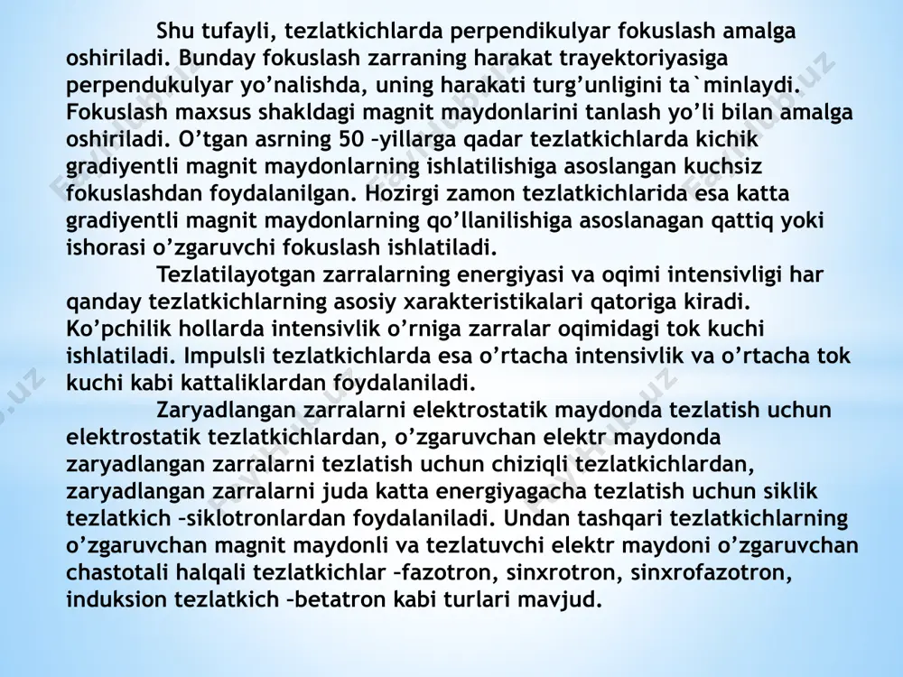 a bir qator koaksial trubkasimon 1,2,3,4,5 … elektrodlar o’rnatiladi, ularga 6 va 7 shinalar orqali yuch generatordan yuqori chastotali o’zgaruvchan kuchlanish beriladi. tezlatiladigan zaryadlangan zarralar ionizatorda hosil bo’ladi va zarralar u yerdan elktrod yordamida tezlatkich trubkasiga tortib olinadi. bunda elektrodga, agar musbat ionlar tezlatilayotgn bo’lsa, manfiy potensial, agar elektronlar tezlatilayotgan bo’lsa, musbat potensial beriladi. tezlatilayotgan zaryadlangan zarralar trubkasimon katoddan chiqib, katod va birinchi trubkasimon elektrod orasidagi fazoga tushadi, ular orasiga yuqori chastotali maydon kuchlanishi qo’yilgan bo’ladi. zaryadlangan zarralar bu elektrodlar orasidagi masofani o’tib tezlashadi, so’ngra 1 trubkaga uchib kiradi, ular bu trubkadan tezlatuvchi yuqori chastotali maydon tebranishlarining yarim davriga teng vaqt ichida tezlanish olmasdan o’tadi. shu tufayli 1 – 2 oraliqda undan zaryadlangan zarralar impul’si o’tayotgan momantda elektr maydon shunday yo’nalgan bo’ladiki, bu yo’nalish yarim davr oldingi 1 - oraliqdagi yo’nalish bilan mos tushadi. shu tufayli zarralar 1 – 2 oraliqda tezlanuvchan harakat qiladi. bu protses 2 – 3 oraliqda, …