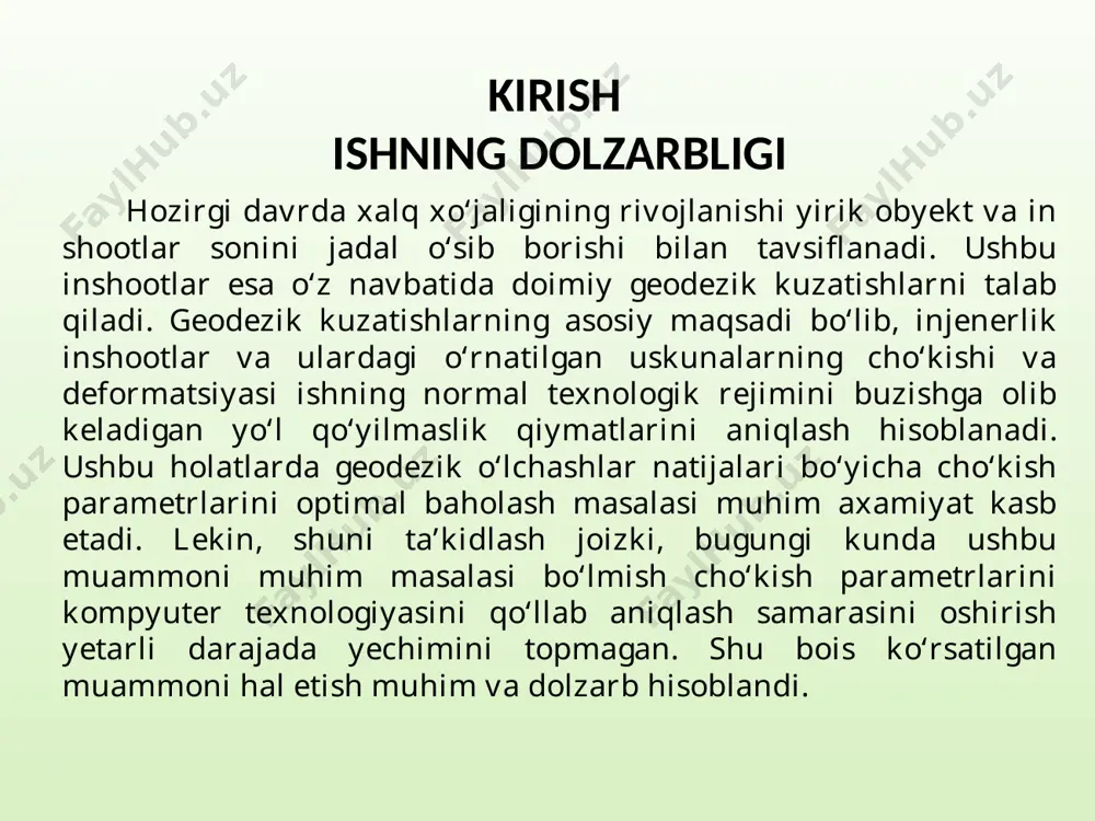 tuman hududi zarafshon togʻ tizmalarining davomi boʻlgan chaqilikalon va qoratepa togʻlarining yon bagʻirlarida, oʻrtacha 1000 m balandlikda joylashgan. sharqiy, janubiy va gʻarbiy qismlari pastbaland tekislik boʻlib, bir qancha soyliklar bor. togʻ yon bagʻirlari slanets va ohaktosh qoyalaridan iborat, daryo vodiylari tor, chuqur, qirgʻoqlari tik. adirlar gʻovak va boʻsh choʻkindi jinslardan tashkil topgan. adirlardagi soylarning vodiylari keng. ohaktosh jinslaridan tuzilgan joylarda torlar (kiyev tri va boshqalar) bor. chaqilikalon va krratepa togʻlari orasidagi taxtaqoracha dovoni (1675 m) orqali katta oʻzbekiston trakti oʻtadi. urgut kuchli seysmik hududlardan biri boʻlib, 7 balli zonaga kiradi. omonqoʻton yaqinida va chaqilikalonda marmar, ohaktosh, marganets, mis, volfram va boshqa foydali qazilmalar bor. iqlimi keskin kontinental. yanvarning oʻrtacha harorati – 1,5°, eng past harorat —25°, iyulning oʻrtacha harorati 24,4°, eng yuqori harorat 49°. yillik yogʻin 459–500 mm. yogʻinning koʻp qismi qishda (34%) va bahorda (48%) tushadi. oqqoʻrgʻon, gʻijduvonsoy, gʻussoy, urgutsoy, kamongaronsoy, qoratepasoy, shuningdek, dargʻom, yangiariq, yangi urgut, yangi qozonariq …