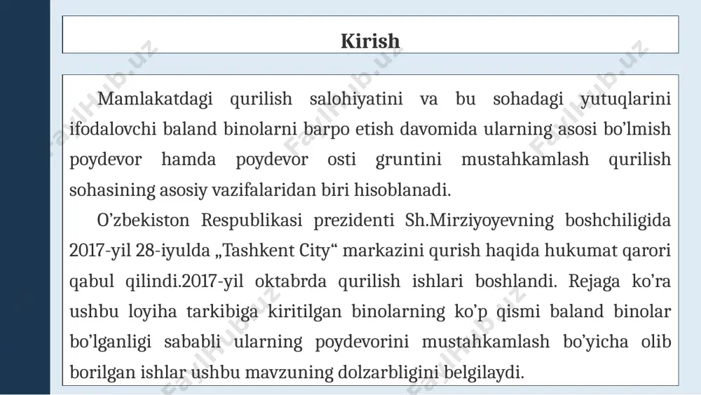 hramayotganini keltirish mumkin. bu turdagi muammolar asosan armatura karkazisiz tayyorlangan poydevorlarda uchraydi; gruntli poydevorni barpo etish davomida yetarli darajada zichlanmasligi natijasida binolarda nuqsonlar uchrashi mumkin; gruntning holatini hisobga olmagan holda ko’p qavatli binolarni mustahkamlamasdan barpo etish orqali nuqsonlarga duch kelish mumkin; qurilgan binolar yonida boshqa qurilish ishlarini bajarish natijasida gruntga yuqori miqdorda tebranish jo’natilishini ham hisobga olish kerak; poydevor materiallining yerning namligini hisobga olmagan holda qurish natijasida gruntdan barpo etilgan poydevorlarning cho’kishiga sabab bo’lishi mumkin; shag’alli gruntlardan tashkil topgan poydevorlar odatiy betonlarda shunday kamchiliklar borki ushbu kamchiliklarni shag’alli poydevorlar bartaraf etishi mumkin: odatiy betonni quyish uchun katta miqdorda qimmat hisoblanuvchi sement kerak bo’ladi. bu esa uncha katta yuklama tushmaydigan joylar uchun sarf bo’ladigan harajatlarni oshirib yuboradi. bu harajat esa umumiy harajatni 15- 20% tashkil etishi mumkin. beton poydevor suvni yaxshi o’tkazadi. bu esa konstruksiyani tez buzilishiga sabab bo’ladi, havo harorati pasayishi natijasida betonda yoriqlar paydo bo’lishini ham unutmaslik lozim. bundan …