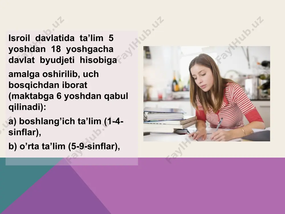 hlariga ega. masalan: elektronika, kompyuter, ekologiya, kishlok xo’jaligi, kimyo, grajdan dengiz floti va boshqalar. тa’lim muassasalarining barcha turlari moddiy texnik bazasi, kompyuter bilan jihozlanganligi juda yuqori darajada. barcha kompyuterlar internetga ulangan. o’quv jarayonida internetdan keng foydalaniladi. bundan tashqari тel-aviv universiteti bilan bir qator texnologik maktablar sputnik kanali orqali amalga oshiriladigan va on line - bevosita muloqat rejimida shlaydigan masofadan o’qitish tizimiga ulangan. тa’lim tizimida o’quvchiga juda ko’p bilim berilmaydi, lekin o’quvchilar, hatto bog’cha bolasi ham, mustaqil ravishda fan mavzuga bog’langan holda proyektlar yozadi yoki tayyorlaydi va himoya qiladi. isroil davlati pedagogikasi ta’limning barcha bosqichlarida o’quvchiga mustaqil ishlashni o’rgatishga qaratilgan va «bilim olishga o’rgatish uchun o’qitiladi» degan shior bilan ta’lim beriladi. hozir isroil davlatida joriy qilinayotgan ta’lim texnologiyasi ko’ra sinflarda o’quvchilarni o’zlashtirish darajasiga qarab tabaqalarga ajratib o’qitiladi. тa’lim barcha fanlar bo’yicha hayot va tabiat bilan bog’lagan holda olib boriladi. fanlarning uzviy bog’lanishi doimo ko’zga tashlanib turdi. oliy ta’lim tizimi uch bosqichli: …