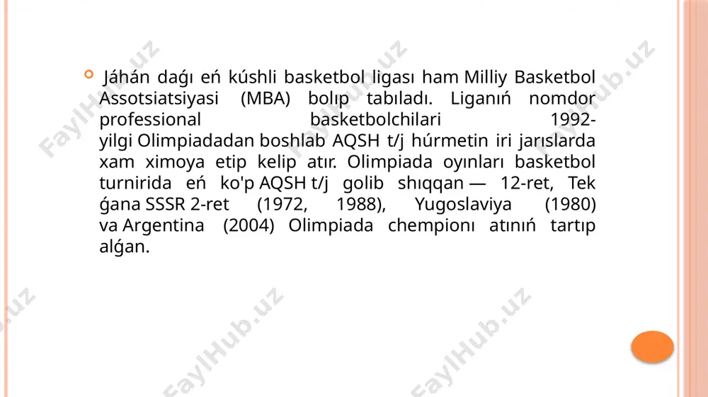pke sebetten qaytqan top (ing. rebound) ni qolǵa kirgiziwine jol qoymaw. hújim waqtında bolsa, áyne sebetten qaytqan toplardı raxip sebetine túsiriw menen shuǵıllanıwadı. bul taypa daǵı basketbolchilar jámááttiń basqa aǵzalarına salıstırǵanda boyshańlaw hám jismonan quwatlılaw bolıwadı. járiymadan toptı sebetke túsiriwde bolsa, kórsetkishleri 70 % ten kemrek boladı. ortasha boyı shama menen 210 -225 sm boladı. bul pozitsiyada oynaǵan eń jaqtı basketbolchilardan biri — bul uilt chemberlen bolıp tabıladı. onıń birpara rekordlari elege shekem de jańalanbaǵan (mısalı, ol bir oyında 100 ochko toplaǵan birden-bir oyınshı esaplanadı ). sonıń menen birge, shaquille o'neal, alexsander belov, arvydas gúndeis, yao min, dwight howard, patric young, david robinson, kareem abdul-jabbar sıyaqlı oyınshılar da basketbol tariyxındaǵı eń kúshli oraylıq oyınshılar esaplanadı. salmaqli hújimshi (ing. power forward, pf); tiykarǵı waziypası hújim waqtında hám qorǵawlanishda sebetten qaytqan toplardı qolǵa kirgiziw. usınıń sebepinen bul pozitsiyada atqaratuǵın oyınshılar jismonan quwatlı hám shıdamlı bolıwadı. ortasha boyı shama menen 200-215 sm ni …