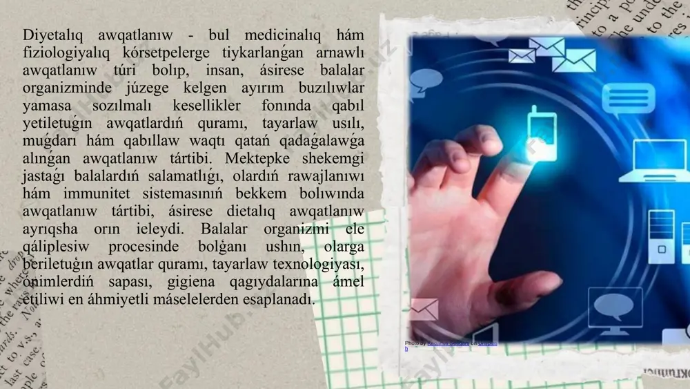 i, biraq tereń mayda quwırıw, ashshı yamasa duzlı ónimlerdi paydalanıw qadaǵan etiledi. hár bir awqat temperatura rejimine sáykes halda tayarlanadı hám balalarǵa 60°c dan aspaǵan ıssılıqta beriledi. azıq-awqatlar qayta ısıtılmaydı. barlıq awqatlar pisirilgennen soń dárhal balalarǵa beriliwi yaki 1-2 saat ishinde jeliniwi shárt, bolmasa mikroorganizmler kóbeyip, balalar salamatlıǵına qáwip tuwdırıwı múmkin. diyetalıq awqatlar tayarlanatuǵın orınlarda texnologiyalıq procesler izbe-izligi anıq belgilengen bolıwı kerek. bul procesler - ónimlerdi qabıllaw, tekseriw, tazalaw, saylap alıw, kesiw, ıssılıq penen islew beriw, porciyalaw hám awqat beriw sıyaqlı basqıshlardı óz ishine aladı. hár bir basqıshta ónimler menen qatnasatuǵın ıdıslar, úskeneler, aspaz kiyimleri hám jeke gigienaǵa ámel etiw boyınsha qatań normalar bar. máselen, gósh ónimleri ushın óz aldına taxtasha, pishaq hám kastryulka bolıwı, palız ónimleri ushın bolsa basqası qollanılıwı kerek. xızmetkerler hár bir operaciyadan keyin qolın sabın menen juwıwı, sanitariyalıq kiyimde islewi kerek. sonday-aq, hár kúni azanda hám keshte asxana polın juwıw, barlıq metall hám plastmassa betlerdi dezinfekciyalaw …