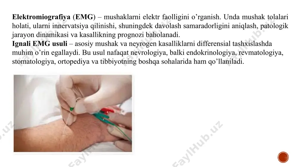 ladi. odatda odamni qayd qiluvchi asbob yaqiniga yotqizib elektrokardiogramma yozib olinadi. elektrokardiogrammani yozib olish uchun, potensiallar qо‘l-oyoqlardan va kо‘krak qafasining ma’lum nuqtalaridan olinadi. kо‘pincha elektrodlar badanga uchta standart usul bo’yicha ulanadi: 1-usul — о‘ng qо‘l va chap qо‘lga, 2-usul — о‘ng qо‘l va chap oyoqqa, 3-usul — chap qо‘l va chap oyoqqa. zaruriyat bо‘lganda elektrokardiogramma kо‘krak qafasining 6 ta ma’lum nuqtasidan ham yozib olinadi. normal elektrokardiogrammada beshta chiziqli nuqta ajratiladi va ularni p, q, r, s, t harflar bilan belgilanadi. ekg ning klinik axamiyati bu usul yordamida yurak muskulining o’tkazuvchanligi va qo‘zg‘aluvchanligi haqida gapirish mumkin. bu klinikada juda katta axamiyatga ega. ekg yordamida yurakning quyidagi faoliyati va patologik holatlari to’g’risida gapirish mumkin: yurak urish chastotasi haqida (normada 60-80), 80 dan ko’p bo’lsa taxikardiya, 60 dan kam bo’lsa bradikardiya. yurak siklining davomiyligini aniqlash mumkin. p-r intervalini hisoblab. qo‘zg‘alish uchog’ini – peysmeker joylashish joyini yurak ritmini buzilishi – aritmiyalarni, ekstrasistola, titrashi, xilpirashini …