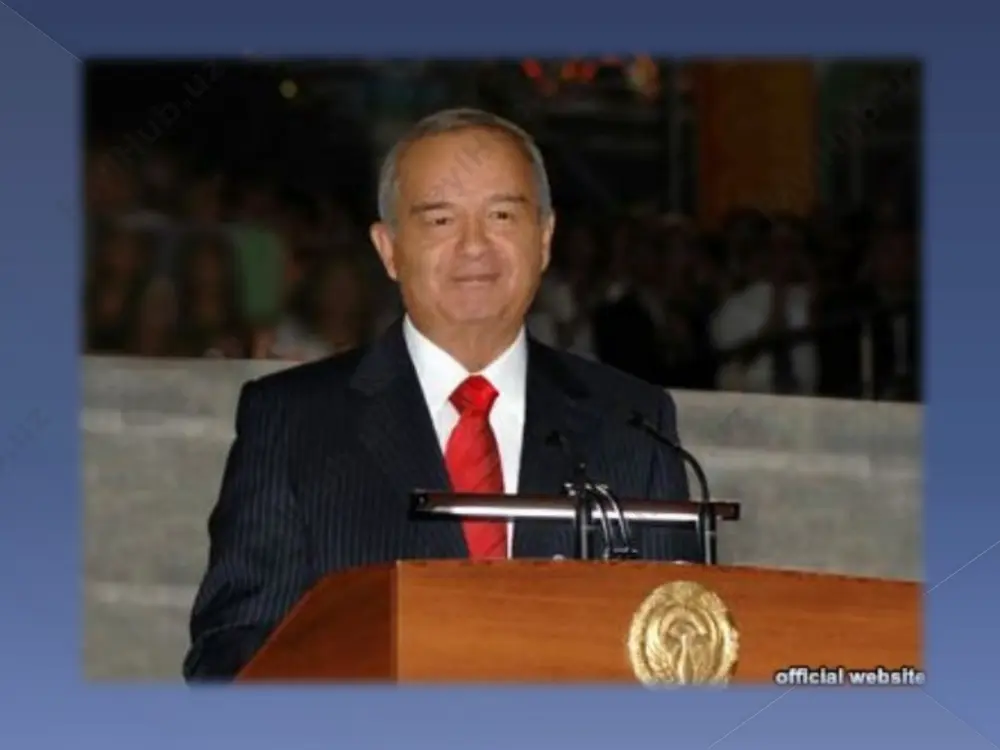 iladi va hokazo. mustaqillik deklaratsiyasining qabul qilinishi mamlakatimizning tom ma’nodagi, haqiqiy mustaqillikka erishish yo‘lida muhim ahamiyatga ega bo‘ldi. shundan e’tiboran mamlakatimizning siyosiy, iqtisodiy va ma’naviy hayotiga doir masalalar mustaqil tarzda hal etila boshlandi. o‘zbekistonning mustaqillik sari inti¬layotgani uning yangi ittifoq shart¬nomasini ishlab chiqish jara-yoniga res¬¬pub¬lika manfaati nuqtayi nazaridan kelib chiqqan holda, qat’iylik bilan yondashayotganida yaqqol namoyon bo‘ldi. sobiq ittifoqqa kiruvchi respublikalar rasman teng va suve¬ren deb yuritilsa-da, amalda qaram edilar. ular o‘z yerlari, suvlari, o‘rmonlari va yerosti boyliklariga, ko‘pdan ko‘p kor¬xona¬lariga o‘zlari egalik qilolmas edilar. 80- yillarning oxirlari, 90- yillarning boshlarida ko‘pchilik respublikalar mavjud vaziyatni o‘zgartirish talablarini ilgari sura boshladilar. o‘zbekiston respublikasining rahbari i. a. karimov 1989- yil 20- sen¬tabrda moskvada bo‘lib o‘tgan kpss mq sining ple¬numida so‘zlagan nutqida res¬publikalar bilan ittifoq o‘rtasidagi vakolatlarni aniq-ravshan ajratib qo‘yishni ko‘zda tutadigan yangi shartnoma ishlab chiqish zarurligi to‘g‘risida o‘z fikrini bildirib: „ biz ittifoq va respublikalarning vazifa¬larini, burchlarini va o‘zaro majburiyatlarini aniq-ravshan belgilab …