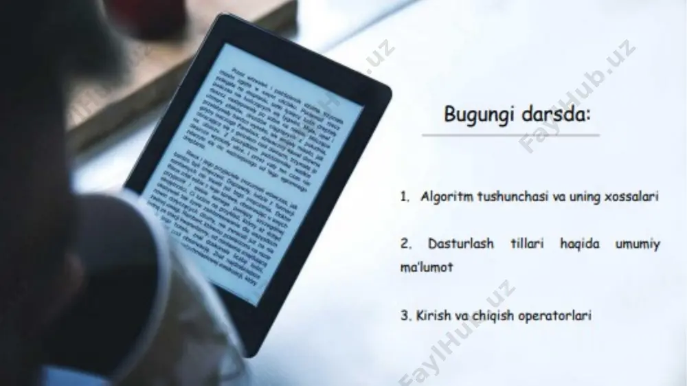 liq bo’lib, buyruqlar maxsus raqamlar yordamida yoziladi. bu kabi buyruqlardan tashkil topgan dastur hajmi kata bo’ladi va ularni tahrirlash ancha mehnat talab qiladi. dastlabki elektron hisoblash mashinalarida (“eniac”, “mэсм”) masalalarni yechish uchun ana shunday buyruqlar yordamida dasturlar tuzilgan. dasturlash tillari haqida umumiy ma’lumot dasturlash tillari haqida umumiy ma’lumot dastur tuzishni osonlashtirish maqsadida inson tiliga yaqin bo’lgan buyruqlar tizimini qo’llash masalasi qo’yildi va hal etildi. bu kabi dasturlash tillari o’rta darajadagi dasturlash tillari (ba’zan assemblerlar) deb yuritila boshlandi. bunday tillarga avtokod-bemsh, avtokod-madlen va boshqalar kiradi. ular besm-6, minsk-22, ibm-360 elektron hisoblash mashinalarida qo’llaniladi. dasturlash tillari haqida umumiy ma’lumot yuqori darajali dasturlash tilla­ridagi ko‘rsatmalar inson tiliga yaqin bo‘lgan so‘zlar majmuidan iborat. ular yordamida amallarni bajarish quyi darajadagi tillardan ko‘ra yengil bo‘lib, dasturchidan deyarli adreslar va qurilmalar bilan bevosita bog‘liq axborotlarni bilish talab etilmaydi. bu tilda tuzilgan dasturlarni kompyuterlar bajara olishi uchun translyatorlar deb nomlanuvchi maxsus dasturlar raqamli ko‘rinishga o‘tkazib beradi. tarjimon tilining …