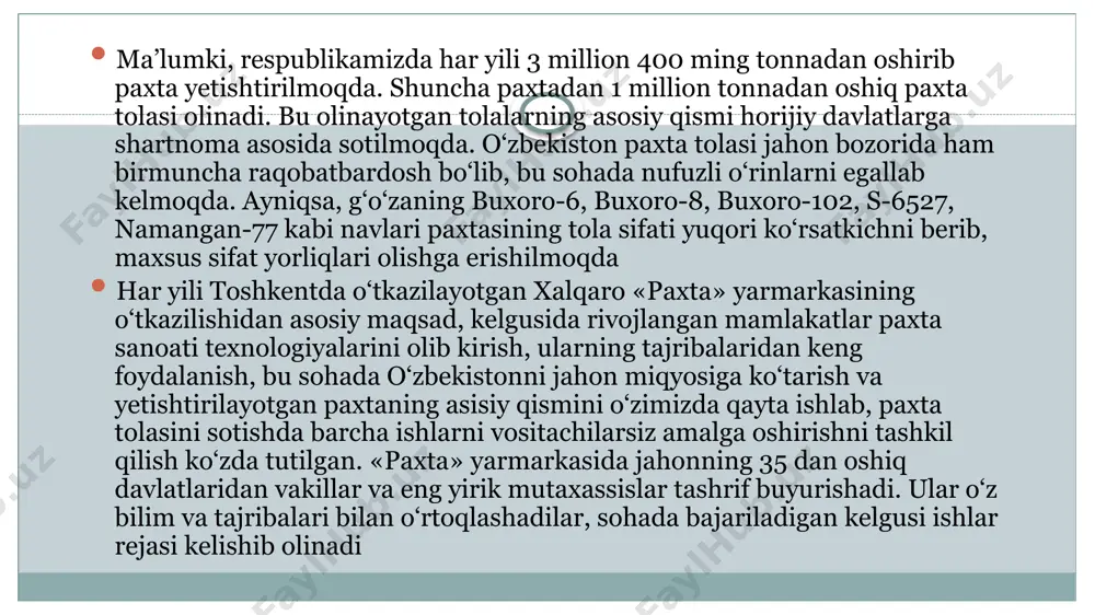 ymati pasayadi, va uning sifati yomonlashadi, yigirish va to‘qish jarayonlarida ko‘proq uziladi, natijada mashinalarning ish unumi pasayadi. paxtadagi asosiy xas – cho‘plar va nuqsonlar quyidagilar iflosliklar – maydalangan barglar, chanoqlar, g‘o‘za shoxlari va h.k. bular tolalarga yopishgan holda bo‘lib, ularni yo‘qotish ancha qiyin hisoblanadi tolali o‘lik – paxta tozalashda paydo bo‘lgan uzuq tolalar, maydalangan xas-cho‘plar va yetilib pishmagan, tolalari turlicha paxmaygan chigitlardan iborat aralashma. kasallangan va zararlangan tolalar - g‘o‘za o‘simligi kasallangan bo‘lsa (biologik nuqson) va paxtani paxta zavodida hamda ip yigiruv fabrikalarida ishlashda (mexanikaviy nuqson) hosil bo‘lishi mumkin. maydalangan chigit (chigit bo‘lakchalari – paxtani dastlabki ishlashda hosil bo‘ladi. ular yanada maydalanib, tolalar yopishgan po‘stchalarga aylanishi mumkin. bunday nuqson yigiruv fabrikalari uchun eng zararli nuqson bo‘lib, yigirilgan ipda ham uchrashi mumkin tolalar yopishgan po‘stchalar - zararli nuqsonlardan hisoblanib, paxtani dastlabki ishlashda chigitlarning maydalanishi natijasida, titish va savash mashinalarida hosil bo‘ladi. bular tolaga mahkam yopishib oladi va ularni ajratish ancha qiyin. …