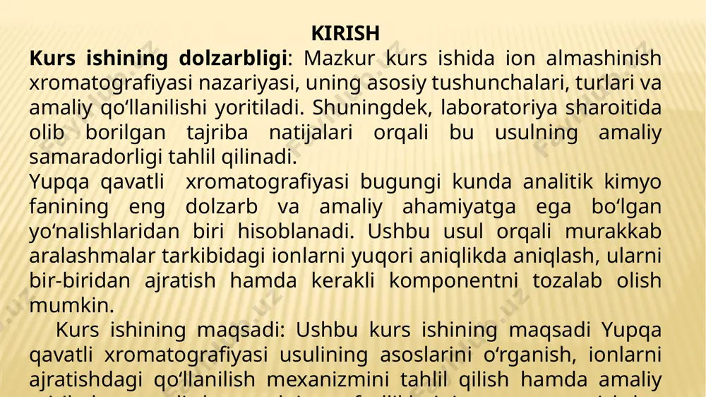 n. 30 ta adabiyotlar ro'yxatidan tashkil topgan. i-bob: asosiy qism 1.1. xromatografiya va uning nazariy asoslari xromatografiyaning asosiy qoidalari: xromatografiya moddalami ajratish, konsentrlash va tahlil qilish usullaridan biri bo‘lib, ularning o‘zaro aralashmaydigan ikki faza (turg'un va harakatchan) orasida turlicha taqsimlanishiga asoslangan. turg‘un fazaning sirti bilan tutashganda aralashma tarkibidagi moddalar o‘z adsorbilanish va erish xususiyatlariga mos ravishda turg‘un va harakatchan fazalar orasida tarqaladi. oqibatda dinamik (harakatchan) muvozanat yuzaga keladi va ajratiladigar aralashma tarkibidagi molekulalar goh u, goh bu fazada tarqalib turadi. xromatografik sistema bo‘ylab esa faqat turg‘un fazada bo‘lgan molekulalar harakatlanadi. turli moddalar bu fazalarga turlicha munosabatda bo‘ladi. turg‘un faza bilan kuchliroq ta’sirlashadigan modda xromatografik sistema bo‘ylab sekin harakatlanadi. turli xil moddalami ajratish uchun turg‘un faza hech bo‘lmaganda quyidagi to‘rt xossadan biriga ega bo‘lishi kerak: 1) harakatchan fazada bo‘lgan moddalarni fizikaviy yuta olish; 2) harakatchan fazadagi moddalami kimyoviy yuta olish; 3) ajratiladigan moddalami erita olish; 4) tuzilishga ega bo‘lish va shu …