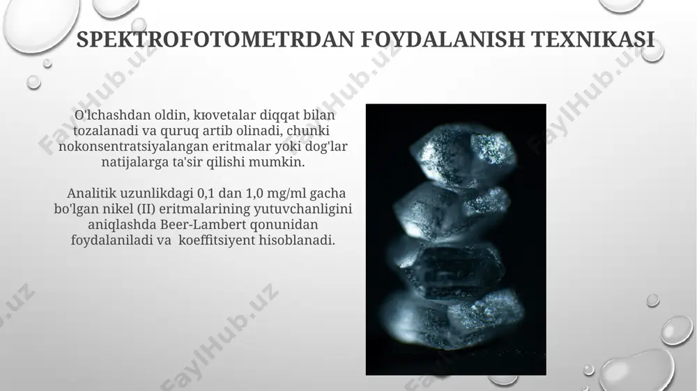 qori bo'lishi kerak. aniqlikni baholash uchun bir xil konsentratsiyali nikel (ii) eritmasini 5 marta o'lchab, olingan natijalar o'rtacha qiymati atrofida 2% dan oshmasligi kerak. o'lchovlarni o'tkazish o'lchovlarni amalga oshirishda 0,1 m hcl eritmasidan 10 ml hajmdagi namunalar tayyorlanib, 580 nm to'lqin uzunligida spektrofotometrda absorbsiya o'lchandi. har bir namunaga 2 ml dmg (dimetilglioksim) reagenti qo'shilgandan so'ng, 10 daqiqadan keyin absorbsiya qiymatlari 540 nm da o'lchangan va kalibrlash egri chizig'i tuzilgan. xulosa nikel(ii)ning konsentratsiyasi 0,1 dan 5,0 mg/l gacha bo'lgan diapazonda beer-lambert qonuniga bo'ysunadi va r² qiymati 0,999 dan yuqori aniqlik bilan chiziqli bog'lanish kuzatiladi. analitik signalning to'g'riligi standart qo'shimcha usuli bilan tasdiqlangan va tiklanish darajasi 98-102% oralig'ida bo'lib, usulning ishonchliligini tasdiqlaydi. olingan natijalarni qayta ishlash olingan spektrofotometrik ma’lumotlarni beer-lambert qonuniga (a = εbc) muvofiq qayta ishlash orqali noma’lum namunadagi nikel (ii) konsentratsiyasini aniqlash mumkin, bunda ε – molyar yutilish koeffitsienti, b – kюvetkaning uzunligi va c – konsentratsiya. o'lchangan yutilish qiymatlarining …