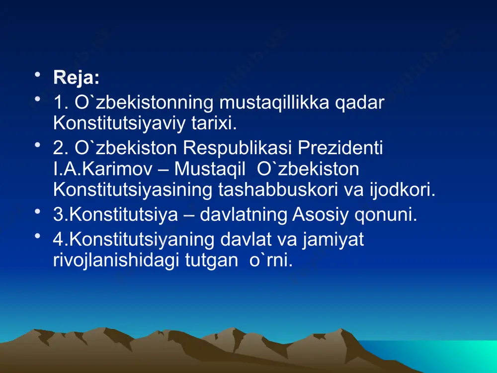 eyinchalik sssr konstitutsiyalaridan bir k o`chirma edi xolos. 1918 yil 15 oktyabrda bolsheviklarning hokimiyatini turkiston assr hududida amalga oshirishni belgilab beruvchi tassrning birinchi konstitutsiyasi 1918 yil 10 iyunda qabul qilingan rsfsr konstitutsiyasi asosida qabul qilindi. unga binoan turkiston assr rsfsrning bir tarkibiy qismi hisoblangan. turkiston assrning yangi tahrirdagi konstitutsiyasi 1920 yil 24 sentyabrda turkiston o`lkasi sovetlarining ix s`yezdida qabul qilindi va u turkistonning mustamlaka davlat sifatidagi "huquqi"ni aniq belgilab berdi. bu yangi konstitutsiyasi 20 bob, 109 ta moddadan iborat b o`lib, unda xon va uning qarindoshlariga tegishli b o`lgan mulklar davlatniki deb belgilandi va moskvaga olib ketildi. lekin ishlab chiqarish qurollari va vositalaridan xususiy mulk sifatida foydalanishga ruxsat berildi hamda pul bilan erkin muomala qilish huquqi cheksiz deb belgilandi. zavod va fabrikalarga egalik qilish va boshqa davlatlar bilan o`z yurtlarida tuzilgan q o`shma korxonalarning faoliyat yuritish huquqi eski holatda qoldirildi. bolsheviklarning bunday siyosat yurgizishidan asosiy maqsadi vaqtinchalik mahalliy xalqni aldash …