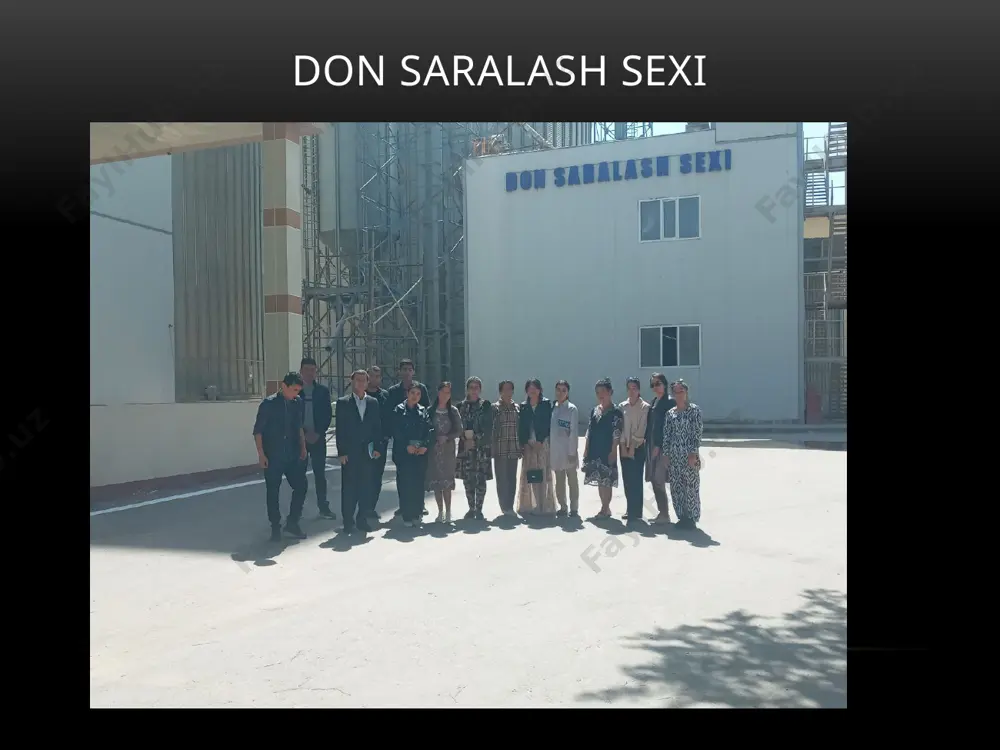 ug‘chiligini tubdan modernizatsiya qilish, sifatli va raqobatbardosh urug‘lik mahsulotlarini ishlab chiqarishni kengaytirish, urug‘chilikda qo‘shilgan qiymat zanjirini shakllantirish, sohani raqamlashtirish, ilm-fan, ta’lim va ishlab chiqarishni o‘zaro integratsiya qilish va kooperatsiya munosabatlarini rivojlantirish hamda innovatsion texnologiyalarni keng joriy etish maqsadida: 1. qishloq xo‘jaligi vazirligi huzuridagi urug‘chilikni rivojlantirish markaziga (keyingi o‘rinlarda — markaz) quyidagi qo‘shimcha vazifalar yuklatilsin: urug‘liklar yetishtirishga ixtisoslashgan hududlarning tuproq-iqlim sharoitidan kelib chiqib, g‘o‘za, boshoqli don, sabzavot, poliz, moyli, dukkakli va ozuqa ekinlarini ularning turlari hamda navlari bo‘yicha joylashtirish; urug‘liklar yetishtirishga ixtisoslashgan hududlardagi qishloq xo‘jaligi subyektlarining yagona elektron tizimini yaratish. bunda, subyekt nomi, ekin turi, navi va avlodi, urug‘lik maydoniga berilgan mineral o‘g‘itlar turi va miqdori, ishlatilgan kimyoviy vositalar nomi va me’yori, aprobatsiya komissiyasining navdorlik bo‘yicha xulosasi, yetishtirilgan hosil to‘g‘risidagi ma’lumotlarni aks ettirish; urug‘lik yetishtiruvchi subyektlarda vegetatsiya davrida paxta va boshoqli don maydonlarida kamida uch marta, boshqa urug‘chilik maydonlarida kamida ikki marta, urug‘liklarni saqlash va qayta ishlash jarayonlarida doimiy monitoring yuritish, …