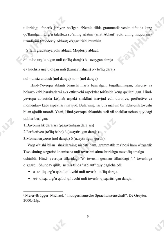 e'llarning asosiy farqi o'tgan zamon shakli va qo'shma fe’l shakllarining shakllanishi edi (kuchli o'rnatilgan ablaut, kuchsiz - suffiksi –d / t). qadimgi ingliz tili kuchli fe'llari (qariyb 300) 4 ta asosiy guruhlarni (fe’lning infinitiv shakli, o’tgan zamon birlik , o’tgan zamon ko’plik va sifatdosh shakllari) 7 ta sinfga bo’lgan. 1- 6- sinflar ablautdan o’tgan zamon va sifatdosh shakllarini tuzishda foydalanganlar. 7-sinfga ko'paytirilgan fe'llar (ildiz-morfemani takrorlash orqali) va ba'zi boshqa unli tovushlar kiritilgan. ba'zi fe'llarda undoshlarning o'zaro almashinuvi uchraydi. verner qonuniga ko'ra qadim ingliz tili fe'llarining ablaut qatorlari quyidagilar: i class: ī – ā – i – i (wrītan – wrāt – writon - writen) ii class: ēo – ēa – u – o (cēosan – cēas – curon – coren) iii class: i – a/o – u – u /before nasal cons./ (drincan – dranc – druncon – drunken) /before “l+cons.” / e – ea – u – o (helpan …