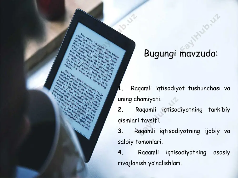 tisodiyot bu tizimning asosiy belgilari quyidagilardan iborat: yuqori darajada avtomatlashtirilganlik elektron hujjat almashinuvi bx va boshqaruv tizimlarining elektron integratsiyalashuvi ma'lumotlar elektron bazalari crm (mijozlar bilan o'zaro munosabat tizimi) mavjudligi korporativ tarmoqlar bu tizimning qulayliklari quyidagilardan iborat to'lovlar uchun xarajatlar kamayadi (masalan, bankka borish uchun yo'lkira va boshqa resurslar tejaladi). tovarlar va xizmatlar haqida ko'proq va tezroq ma'lumot olinadi tezroq, sifatliroq, qulayroq raqamli dunyodagi tovar va xizmatlarning jahon bozoriga chiqish imkoniyatlari katta fidbek (iste'molchi fikri)ni tez olish hisobiga tovar va xizmatlar jadal takomillashtiriladi. raqamli iqtisodiyotning rivojlanishini boshqa afzalliklari quyidagicha bo'lishi mumkin: afzalliklari ishlab chiqarishda mehnat samadorligini oshishi yangi zamonaviy kasblar paydo bo'lishi kambag'allikni yengish va ijtimoiy tengisizlikni yuqolishi kompaniyalarning raqobatbardoshligini o'sishi ishlab chiqarishdagi harajatlarning kamayishi yangi ish o'rinlari yaratilinishi raqamli iqtisodiyot keltirib chiqarishi mumkin bo'lgan xavflar kiber hujum xavfi, shaxsiy ma'lumotlar himoyasi bilan bog'liq muommolar "raqamli qullik" (millionlab insonlar ma'lumotlaridan keyinchalik ularni o'zlarini tutishini boshqarish uchun foydalanish) ishsizlikni oshishi, axborot texnoloiyalarini …
