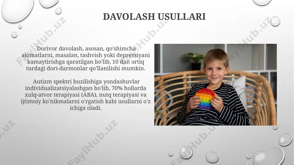 an. bu murakkab, ko'p genli kasallik ekanligini bildiradi. muayyan atrof-muhit omillari, masalan, toksinlar ta'siri ham autizm rivojlanishiga hissa qo'shishi mumkinligi haqida tadqiqotlar mavjud. lekin bu omillar hali to'liq aniqlanmagan. autizmli bolalarni tarbiyalash autizmli bolalar uchun kundalik rejimni tuzish, aniq vaqt jadvalini belgilash, ularning xavfsizlik va bashoratlilik hislarini oshiradi va tashvishni kamaytiradi. autizmli bolalarda ijtimoiy ko'nikmalarni rivojlantirish uchun 1:1 yoki kichik guruhlardagi (3-5 bola) tuzatuvchi mashg'ulotlar samarali bo'ladi, bu ularning o'zaro ta'sirini yaxshilashga yordam beradi. autizm spektr buzilishlari nima? autizm spektr buzilishlari (asb) neyrobiologik rivojlanish buzilishi boʻlib, ijtimoiy aloqalar, kommunikatsiya va takrorlanuvchi xatti-harakatlar bilan tavsiflanadi, taxminan 100 kishidan 1 tasida uchraydi. asbning alomatlari va ogʻirligi har xil boʻlishi mumkin, ba’zi bolalar yengil alomatlarni, boshqalari esa ancha jiddiy qiyinchiliklarni boshdan kechiradi. diagnostika odatda 2-4 yosh oraligʻida qoʻyiladi. kelajak istiqbollari autizm spektri buzilishi bo'yicha tadqiqotlarning 2023-yil holatiga ko'ra, 60 dan ortiq genetik omillar aniqlangan bo'lib, ular kasallik rivojlanishida muhim rol o'ynaydi. jahon sog'liqni …