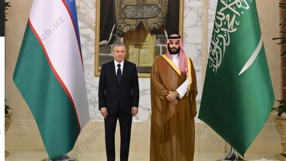 atosimon tekisliklar keng tarqalgan (gʻarbga tomon 1000–1300 m ga, sharqqa tomon 200–300 m gacha pasayib boradi). yer yuzasi quruq daryo vodiylari bilan sezilarsezilmas boʻlinib turadi. mamlakatning kattagina qismini lavali maydonlar, toshloq choʻllar (homadalar) tashkil qiladi. qumli choʻllarning eng yiriklari – nefud, dahna. rubʼulxolishshx shimoliy qismi barxanlar (200 m balandliklikkacha), tizmali doʻng qumliklardan iborat. zinasimon qir koʻp. gʻarbda qizil dengizga parallel holda bal. 2500–3000 m boʻlgan hijoz va asir togʻlari choʻzilib ketgan. fors qoʻltigʻining sohili boʻylab ayrim joylari botqokdik yoki shoʻrxok qatlam bilan qoplangan alxasaʼ pasttekisligi joylashgan (kengligi 150 km gacha). gʻarbda afrika – arabiston platformasi fundamentining turtib chiqqan yeri – nubiyaarabiston qalqoni joylashgan boʻlib, u arxey – quyi proterozoy davrlariga mansub gneys va migmatitlar, shuningdek, yuqori proterozoyga oid geosinklinal choʻkindi komplekslaridan (qalinligi 10 km dan ortiq) iborat. yuqori va quyi proterozoy davriga oid intruziyalar keng rivojlangan: shimoli-sharqiy yoʻnalishda qalqon jinslari platforma qoplamasining qatlamlari ostiga choʻkkan, bu jinslar vend va paleozoydan …