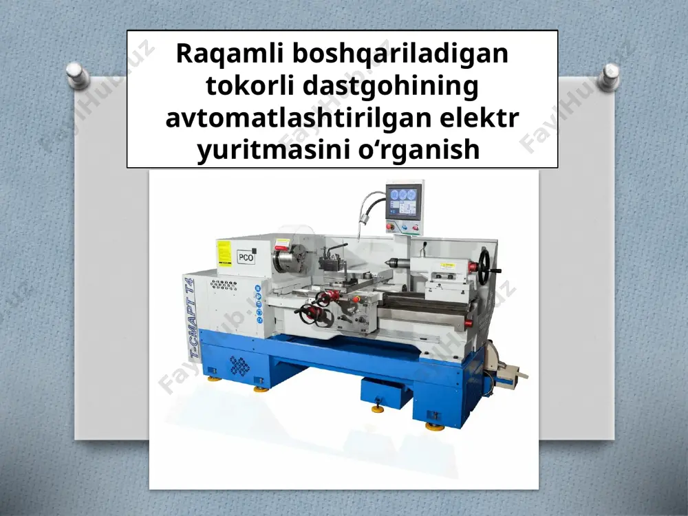 motlarni qayta ishlaydi va motorga kerakli komandalarni yuboradi. boshqaruv tizimi odatda plc yoki mikrokontroller orqali amalga oshiriladi. actuatorlar (amaliy vositalar): bular motorlar, servo dvigatellar va boshqa qurilmalardir, ular boshqaruv tizimi tomonidan berilgan buyruqlarga asoslanib ishni bajaradi. avtomatlashtirilgan elektr yuritmasi tizimi boshqaruvining asosiy qismlari tezlikni boshqarish: tokorli dastgohda motorning aylanish tezligini aniq boshqarish muhim ahamiyatga ega. bu uchun inverterlar, o‘zgaruvchan chastotali qurilmalar yoki servomotorlar ishlatiladi. momentni boshqarish: elektr yuritmasi yordamida motorning momentini boshqarish, kesuvchi vositaning materialga qarshi kuchini boshqarish imkonini beradi. pozitsion boshqaruv: boshqaruv tizimi materialni aniq joylashuvda ishlashni ta'minlaydi. bu uchun odatda encoderlar yoki potenziometrlar ishlatiladi. avtomatlashtirishning afzalliklari aniqlik va takrorlanish: raqamli boshqarish tizimi yordamida jarayonni yuqori aniqlik bilan avtomatlashtirish mumkin. ish samaradorligi: avtomatlashtirilgan tizimlar odatda ishlab chiqarish tezligini oshiradi va inson omiliga bog‘liq xatoliklarni kamaytiradi. yuqori o‘lchamli ishlarni bajarish: avtomatlashtirilgan tizimlar ko‘p ishlov berish operatsiyalarini muvaffaqiyatli bajarishi mumkin, bu esa ishlab chiqarish jarayonini optimallashtiradi. 7. nazorat va monitoring avtomatlashtirilgan …