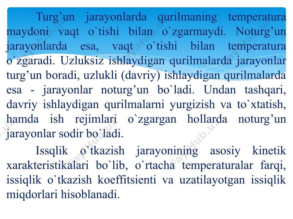 iqlik o`tkazuvchanlik λ) hamma yo`nalishlarda va vaqt o`tishi bilan o`zgarmaydi deb qabul qilinadi. issiqlik o`tkazuvchanlikning differentsial tenglamasini keltirib chiqarish uchun qattiq jismdan qirralari dx, dy, va dz bo`lgan elementar parallelepiped ajratib olinadi (2-rasm). 2-rasm. fur’yening issiqlik o`tkazuvchanlik tenglamasini keltirib chiqarishga oid. agar, parallelepipedning chap orqa va ostki tomonlaridan vaqt mobaynida va miqdorda issiqlik kirsa, qarama-qarshi - o`ng, old va ustki - tomonlaridan esa o`z navbatida va miqdorda issiqlik chiqadi. biror vaqt ichida parallelepipedga kirgan va undan chiqqan issiqliklarning farqi ushbu ifodadan topiladi: fur’ye qonuniga binoan (9) tenglamani quyidagi ko`rinishda yozish mumkin: demak, yuqoridagi usuldan foydalanib, qolgan qirralar orqali o`tgan issiqlik miqdorlari aniqlanadi: (11)...(12) tenglamalarning chap va o`ng tomonlarini qo`shib, quyidagi ko`rinishga ega bo`lamiz: energiya saqlanish qonuniga binoan, issiqlik miqdorining farqi vaqt ichida parallelepiped ental’piyasining o`zgarishiga sarflanayotgan issiqlik miqdoriga teng bo`ladi, ya`ni: bu erda - materialning solishtirma issiqlik sig’imi. (13) va (14) ifodalarni solishtirish natijasida fur’ening issiqlik o`tkazuvchanlik differentsial tenglamasini olamiz: …
