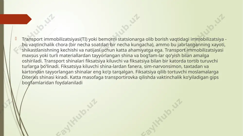 dir, bilak va yelka shikastlan-ganda qulay, noqulayligi esa uning qotishi va qurishi uchun maʼlum vaqt talab qilinadi[7]. voqea sodir boʻlgan joyda transport immobilizatsiyasi qilish uchun hamma qakt ham shinalar boʻlmasligi mumkin, shunda duch kelgan narsalardan yoki naridan-beri tayyorlangan shinalardan foydalaniladi. shu maqsadda yogʻoch, taxtachalar, fanera boʻlaklari, karton, soyabon, changʻi, qattiq qilib buklangan kiyimbosh va boshqa narsalar ishlatiladi. bundan tashqari, qoʻlni tanaga va shikastlangan oyoqni sogʻlom oyoqqa bogʻlash mumkin (autoimmobilizatsiya)[8]. transport immobilizatsiyasi tamoyillari shina ikkita yoki uchta bo'g'imni qamrab olishi kerak[9]. qoʻl yoki oyoqlarni immobilizatsiya qilganda ularga imkon boricha oʻrta fiziologik xolat berish kerak agar buning iloji boʻlmasa, unda qoʻl yoki oyoqni kam shikastlanadigan xolatda immobilizatsiya qilinadi[10]. yopiq sinishlarda immobilizatsiyani tugatish oldidan shikastlangan qoʻl yoki oyoqni oʻqi boʻylab, asta-sekin avaylab tortish kerak boʻyin va boshni yumshoq paxta-dokadan tayyorlangan aylanma moslama yoki yelanskiyning maxsus transport shinasi yordamida immobilizatsiya qilinadi. yumshoq xalqasimon doira bilan immobilizatsiya qilinganda shikastlanganni zambilga yotqizib xarakat boʻlmasligi uchun bogʻlab …