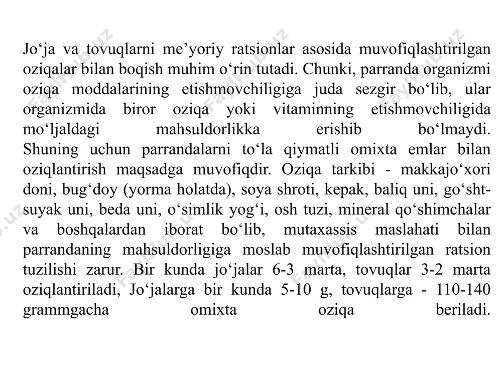 ravishda berish bilan qoplanadi. ratsionda kalsiy yetishmasligi yosh jo‘jalarning o‘sishdan qolishi, ona tovuqlarda tuxum berishning kamayishi, tuxum po‘chog‘ining yupqalanishiga sabab bo‘ladi. fosfor - parrandalar organizmida moddalar va energiya almashinuvi jarayonlarining me’yorida kechishida asosiy ahamiyatga ega. organizmda uning 80 foyizi suyaklarda, 20 foyizi esa to‘qimalar va biologik suyuqliklar tarkibida bo‘ladi. fosfor donlar, kunjara, kepak va hayvonot olamidan olingan oziqalar tarkibida yetarlicha darajada bo‘ladi. mikroelementlar - (marganes, rux, mis, temir, kobalt, yod) parrandalar organizmida moddalar va energiya almashinuvida katta ahamiyatga ega bo‘lib, ratsionga ularning tuzlari qo‘shiladi. mikroelementlarning yetishmasligi oqibatida yosh jo‘jalar yomon o‘sadi, suyaklar qiyshayib qoladi, oqsash kuzatiladi. ona tovuqlarda par va patlar sinuvchan, dag‘al bo‘lib qoladi, tushib ketadi, tuxumning sifati va miqdori kamayadi. makka doni - parrandalar uchun to‘yimli oziqa hisoblanib, tarkibida 4 - 6% yog‘lar, 8 - 10% protein, aminokislotalar, sariq makka donida 10 - 20 mkgg‘kg karotin bo‘ladi. shuning uchun ratsionning 30 - 40 foizini makka doni tashkil etishi …