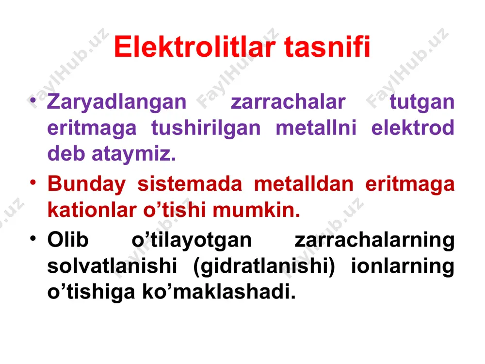 dsorbilanmasligi aniqlangan. maxsus adsorbilanishning paydo bo’lishi ionning gidratlanish darajasiga va kattaligiga bog’liq. elektrolitlar tasnifi masalan, ftor ioni vodorod bog’lari bilan bog’lanadi va bu hol ftor ionining eritma hajmidan elektrod­ning sirtiga chiqishiga halaqit beradi. adsorbilangan ionlarning markazlaridan g1 masofada o’tkazilgan tekislik gelmgoltsning  va  lar bilan esa ichki va tashqi potentsiallar ko’rsatilgan elektrolitlar tasnifi bu tekislikdan keyin gidratlangan kationlarning markazlaridan g2 masofada o’tkazilgan gelmgoltsning tashqi tekisligi keladi. gidratlangan ionlarning radiusiga yaqin oraliqdagi o — g2 gelmgolts qavati zich qavat deyiladi. elektrolitlar tasnifi zich qavatda ionlar bilan va o’zaro kuchsiz bog’langan suv molekulalari ham bo’ladi (1-rasmda aylanaga olingan o’qlar bilan ko’rsatilgan). bu suvning tuzilishi individual suvnikidan farq qiladi, shuning uchun ham zich qavatdagi suvni qayta tiklangan deyiladi. eritmaning zich qavatdagi dielektrik singdiruvchanligi individual suvnikidan kichik bo’ladi. elektrolitlar tasnifi zich qavatdan tashqarida, ya’ni diffuzion qavatda, zarrachalarning issiqlik energiyasi ularni elektrod maydoni bilan tartiblashtirish energiyasiga solishtiradigan holatga keladi. elektrod potentsiallar buning natijasida zarrachalar …