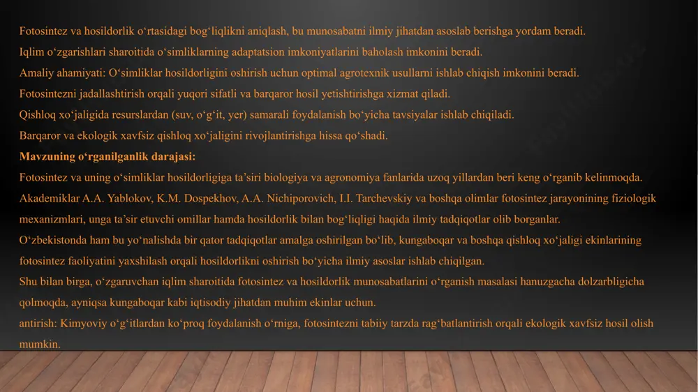 rgiyaga aylantirishga yordam beradi. xloroplast ichida yashil pigment – xlorofill joylashgan joy. atp va nadph sintezida ishtirok etadi. stroma – xloroplastning ichki qismi bo‘lib, u granalar va tilakoidlarni o‘rab turadigan suyuq matritsadan iborat. stroma fotosintezning qorong‘ilik fazasi sodir bo‘ladigan joydir. stromaning asosiy funksiyalari kalvin siklida co₂ ni organik moddalarga aylantirish (glyukoza sintezi). fotosintez uchun zarur bo‘lgan fermentlarni saqlash. dnk va ribosomalarni saqlaydi (xloroplastlar o‘z dnk va ribosomalariga ega). atp va nadph dan foydalanib, karbon uglerod birikmalarini sintez qilish. asosiy fotokimyoviy reaksiyalar jumlasiga qo‘yidagilar kiradi. fotoionlashish (elektronning molekula tashqarisiga otilib chiqib, ionlar yoki erkin radikallar hosil bo‘lishiga olib kelishi), fotoqaytarilish yoki fotooksidlanish (elektronning bir molekuladan ikkinchisiga o‘tishi), fotodissosiasiya (molekulalarning ionlarga parchalanishi) va fotoizomerizasiya (molekulalar fazoviy konfigurasiyasining yorug‘lik ta’siri ostida o‘zgarishi). har qanday fotokimyoviy reaksiya ikki bosqichda o‘tadi: birinchi bosqich – yorug‘likka aloqador bosqich bo‘lib buning natijasida qo’zg‘algan molekulalar, ionlar va erkin radikallar hosil bo‘ladi. ikkinchi bosqich – “qorong‘ulikka aloqador” bo‘lib birlamchi …