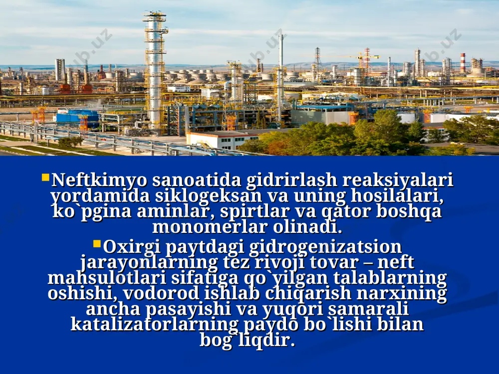 a ishlash mahsulotlarida mavjud bo`lgan to`yinmagan uglevodorodlarni vodorod bilan to`yintirish uchun qo`llaniladi. ushbu jarayon moylar va parafinlarni yakuniy tozalash uchun ham ishlatiladi. jarayon 300-4200c harorat va 3-4mpa bosimda amalga oshiriladi. katalitik gidrotozalash jarayoni distillyatlarni gidrotozalash jarayoni katalitik gidrotozalash jarayoni neft mahsulotlarini yaxshilash va barqarorligini oshirish maqsadida ularni oltingugurtli, azotli, kislorodli va metall – organik birikmalardan tozalashda qo`llaniladi. shu bilan birgalikda to`yinmagan aromatik uglevodorodlar ham qisman to`yinadilar. gidrotozalash uchun deyarli hamma neft yoqilg`ilari jalb qilinadi. bu to`g`ridan-to`g`ri haydab va ikkilamchi kelib chiqishga ega bo`lgan benzin, kerosin, reaktiv va dizel yoqilg`isi, mazut va vakuum – gazoyllardir. jarayon surkov moylari va parafin komponentlarini hidsizlantirish uchun ham qo`llaniladi. yuqorida keltirilgan eng ahamiyatli kimyoviy jarayonlarning qisqacha tavsifidan ko`rinib turibdiki neftni qayta ishlash va neftkimyoviy sanoatdagi kimyoviy reaksiyalar rejimi (bosim – atmosfera bosimidan to 200mpa gacha, harorat – 100 dan 7000c gacha) va ishlatilgan katalizatorlar bilan bir-biridan anchagina farq qilar ekan.
