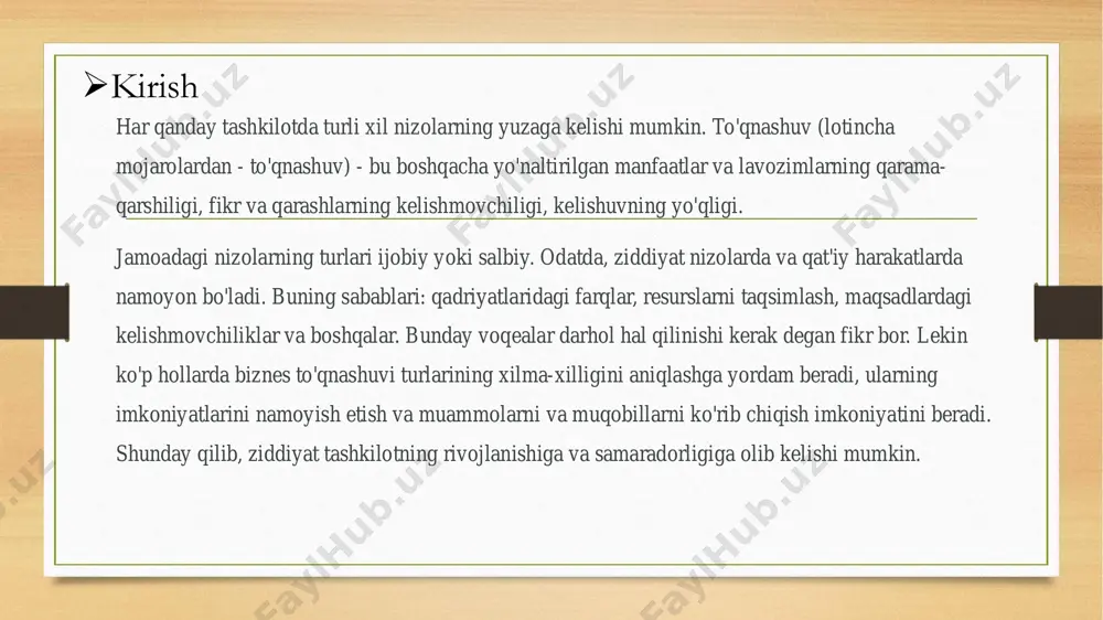 mzod qo‘yilganda ham shu turdagi nizolaring kelib chiqishiga sabab bo’ladi.shaxslar to ‘qnashuvi ham shaxslararo nizo tufayli bo‘lishi mumkin. zero, har xil toifa, fe’ldagi odamlar hamma vaqt ham bir-birlarini tushunavermaydilar. garchi bir ko ‘rinishda shunday tuyulsa-da, shaxslararo nizolarning 75-80 % moddiy manfaatdorlik zamirida sodir bo‘ladi. • guruhlararo nizolar. bu turdagi nizolar ayniqsa bir yo‘nalishdagi boshqaruv guruhlari bilan shtabli boshqaruv guruhlari o ‘rtasida sodir bo‘ladigan nizoli vaziyatlarda yaqqolroq ko‘rinadi. shtabli boshqaruv guruhlarida band bo‘lganlar, odatda bir yo‘nalishdagi boshqaruv guruhlarida band bo’lganlarga qaraganda yosh va iqtidorli kishilar bo‘ladilar. ular ko‘pincha «ko‘cha» so‘zlari bilan muomala qilishni xush ko‘radilar. bu esa guruhlar o‘rtasidagi muomalani jiddiylashtiradi. bir yo‘nalishdagi rahbarlar axborotlami olish nuqtai nazardan shtabli rahbarlarga tobe ekanliklarini pesh qilib, ular bergan tavsiyalarini rad etishlari mumkin. ❖guruhlararo nizolarga: ✓bo‘limlar o‘rtasidagi; ✓ma’muriyat bilan kasaba uyushmasi; ✓bo’limlar bilan m a’muriyat o ‘rtasidagi; ✓bolimlar bilan kasaba uyushmasi o ‘rtasidagi nizolar misol bo‘la oladi. • shaxs bilan guruh o’rtasidagi nizo – …
