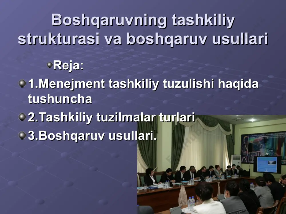 imini afzalliklari: tashkiliy tizimdagi bo’lim va bosqichlar soni kam bo’ladi; yakkaboshchilik prinsipida boshqariladi; nazorat qat’iy bo’ladi; shaxsiy javobgarlik hissi yuqori bo’ladi; bir-biriga zid topshiriqlar berilmaydi. salbiy tomonlari: bunday tizimda faqatgina barqaror masalalar hal etilishi mumkin; rahbarni tezkor masalalarni hal etish uchun imkoniyati chegaralangan bo’ladi; rasmiyatchilik nisbatan ko’proq bo’ladi. boshqarishning chiziqli-shtabli strukturasida ixtisoslashgan guruh rahbarga qaror qabul qilishda ko’maklashish uchun tashkil etiladi. bu struktura murakkab muammolarni bartaraf etish uchun o’z dasturini ishlab chiqib, rahbarga tavsiya etadilar. rahbar bu tavsiya asosida o’z qarorini qabul qiladi. bu strukturasining afzalligi: qabul qilingan qarorlar yuqori samara keltiradi. kamchiligi: chiziqli boshqarishning yakkaboshchilik prinsipi buziladi. funksional strukturada boshqaruv apparati ixtisoslashgan funksional bo’limlardan tashkil topadi va har bir yo’nalishdagi qarorni mustaqil amalga oshiradi. sof holatda funksional struktura uchramaydi. chiziqli-funksional strukturaning ijobiy tomonlari: 1) boshqaruv faoliyatining ixtisoslashuvi mutaxassislarni yuqori darajada malakali bo’lishini ta’minlaydi; 2) funksional rahbarlar boshqarish samaradorligini yuqoriroq bo’lishiga erishiladi; 3) boshqaruv qarorlarini takrorlanishi kamayadi. salbiy tomonlari: 1) …