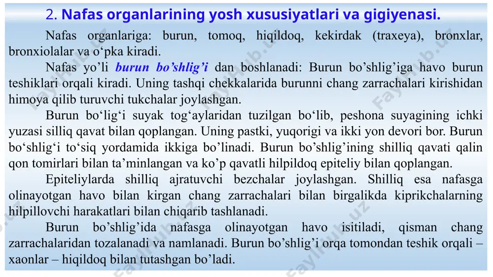 siy balog‘at yoshida intensiv rivojlanadi. 3 yoshidan qizlarning hiqildog’i shu yoshdagi o‘g il bolalarga nisbatan kichikroq va torroq bo’la boshlaydi. hiqildoqning jinsiy farqi bolaning 10 yoshidan vujudga keladi. hiqildoqning o‘sishi odamning 20-30 yoshigacha davom etadi. traxeya va bronxlar va uning yosh xususiyatlari. traxeya yarim halqa shakhda 16-20 ta elastik tog‘aylardan tuzilgan bo’lib, bu tog'aylar halqasimon boylamlar yordamida bir-biriga birikkan. katta odamda traxeyaning uzunligi 13 sm. traxeyaning silliq pardasi hiqildoqnikiga o‘xshaydi, lekin burmalar bo’lmaydi. traxeyani orqa tomonida qizilo’ngach joylashgan. kekirdak iv-v ko’krak umurtqalari darajasida o’ng va chap birlamchi bronxlarga bo’linadi. bronxlar o’z tuzilishi bo’yicha kekirdakni tuzilishini eslatadi. o’ng bronx chap bronxdan kalta. birlamchi bronx o’pka darvozasiga kirganidan keyin bronxlar daraxatini hosil qiluvchi ikkilamchi, uchlamchi va boshqa qatordagi bronxlarga bo’linadi. eng nozik shoxchalar bronxiolalar deb ataladi. so‘ng bronxiolalar kengayib, alveola bilan tugaydi. bolalarni traxeyasi kattalarnikiga nisbatan kaltaroq va torroq bo’lib, biroz yuqoriroqda joylashgan bo’ladi. traxeyaning uzunligi, tog‘aylari kattaligi bolaning yoshi ortishi bilan …