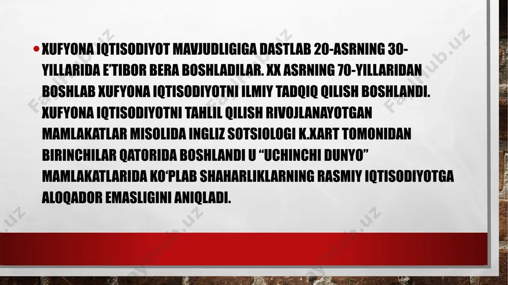 larida xufyona iqtisodiyot statistikasi bo‘yicha maxsus ko‘rsatmalari nashr etilgan. o‘rsatmalari nashr etilgan. iqtisodiy adabiyotlarda xufyona iqtisodiyotga turli ta’riflar berilgan: 1. xufyona iqtisodiyot qonun asosida man qilingan faoliyat turlari deb ta’riflanadi. 2. xufyona iqtisodiyot iqtisodiy faoliyatning kuzatilmagan va yashirin faoliyat turi. 3. xufyona iqtisodiyot rasmiy statistikada u yoki bu sabablarga ko‘ra hisobga olinmagan har qanday iqtisodiy faoliyat bo‘lib, unda ishlab chiqarilgan mahsulot va xizmatlar yalpi ichki mahsulot tarkibiga kiritilmaydi hamda soliqqa tortishdan chetda qoladi6 . xufyonalik – shaxslarning kundalik faoliyatni tashkil qilishda mavjud huquq(qonun) normalaridan foydalanishdan bo‘yin tovlash va yozilmagan huquqqa, ya’ni an’analar va urf-odatlarda qayd etilgan normalarga hamda mulkchilik huquqlarini almashish va himoyalash yuzasidan kelib chiqqan nizolarni hal etishning huquq doirasidan chetga chiquvchi mexanizmlariga murojaat etishidan iborat7 xufyona rejimda almashuvlarni amalga oshirish ham xarajatlar bilan bog‘liq. xarajatlarning bir turida tejalishga erishgan xufyona iqtisodiyotda faoliyat yurituvchi sub’ektlar boshqa xarajatlarni ko‘proq amalga oshirishadi – ular «xufyonalik bahosi»ni to‘lashga majburdirlar. xufyonalik bahosi bir …