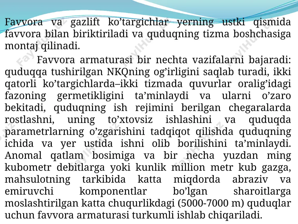 di. ishchi tashlamadagi quduq o’qidan birinchisi zaxiradagi, ikkinchisi esa ishchi hisoblanadi. favvora archasining pastkt katushka bilan birikkan joydagi zulfini asosiy, ya’ni markaziy zulfin deyiladi. u doimo ochiq xolda bo’ladi, qachon quduq to’xtalishi kerak bo’lsa yopiladi. uchliklar orasidagi ikkinchi zulfin undan yuqoridagi qismlarni almashtirishda ishlatiladi. yuqoridagi bufer tagidagi zulfin buferni almashtirishda ishlatiladi. quduq normal ishlash vaqtida bu zulfin doim ochiq bo’ladi, chunki u orqali manometrga oqim borib turadi. bu zulfin quvurda tekshirish ishlari olib borish uchun lubrekator o’rnatish vaqti ishlatiladi. buferda o’rnatilgan manometr yordamida o’lchangan bosim bufer bosimi yoki usti bosimi deb ataladi. bir qator ko’targich favvora armaturasining, ikki qator ko’targich uchun mo’ljallangan favvora armaturasidan farqi uchlik 3 bo’lmaydi. unda 4 katushka turtyoq 2 ga to’g’ridan-to’g’ri ulangan bo’ladi. yuqori bosimli (300-500 kg/sm2) quvurlar uchun favvora armaturasi ikkitadan zulfin bilan jihozlangan bo’ladi. bunday bosimda barcha turtyoqli armaturalar markaziy zulfinlar ham, tarmoqlardagi zulfinlar ham ikkitadan jihozlanadi. favvoralanayotgan oqim tarkibida qum miqdori kam bo’lsa …
