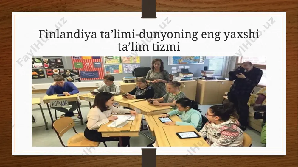 g yaqin oradagi maktabga chiqishardi. taqiq bekor qilindi, lekin ota-onalarning aksariyati baribir bolalarni yaqin oradagi ta'lim muassasasiga berishni ma'qul ko‘rishmoqda, zero finlyandiyada barcha maktablar birdek yaxshi. bir fanning boshqalaridan chuqurroq o‘rgatilishi maqsadga muvofiq emas. u yerda, masalan, matematika san'atdan muhimroq hisoblanmaydi. aksincha, qobiliyatli bolalar uchun alohida sinflar tashkil qilinishiga yagona sabab ularning tasviriy san'at, musiqa va sportga moyilligi bo‘lishi mumkin. shuningdek, "yaxshi" va "yomon" o‘quvchilar ham yo‘q. o‘quvchilarni bir-biriga taqqoslash taqiqlangan. daho bolalar ham, aqliy salohiyati bo‘shroq bolalar ham "o‘ziga xos" hisoblanib, barcha bilan birga o‘qishadi. umuman olganda, jamoada nogironligi bo‘lgan bolalar ham ta'lim oladi. oddiy maktabda ko‘rish va eshitish organlari kasalliklari bo‘lgan o‘quvchilar uchun sinf tashkil qilingan bo‘lishi mumkin. finlar alohida munosabatga talabgor insonlarni jamiyatga maksimal darajada integratsiya qilishga harakat qilishadi. bilimi kuchli va bo‘sh o‘quvchilar orasidagi farq - juda kichik. o’qishning o’zidan tashqari nimalar bepul? o‘qishning o‘zidan tashqari quyidagilar bepul: – tushlik; – ekskursiyalar, muzeylar va sinfdan tashqari …