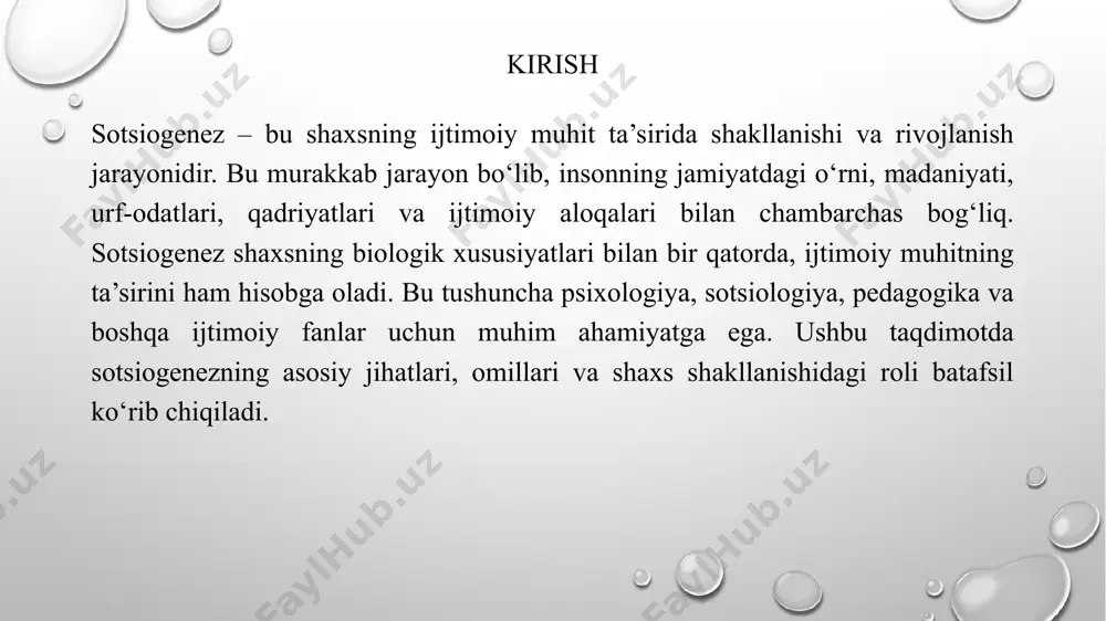 tengdoshlar guruhi, ta’lim muassasalari, ish jamoasi va jamiyat umuman shaxsning rivojlanishiga kuchli ta’sir ko‘rsatadi. ijtimoiy muhitning ijobiy yoki salbiy bo‘lishi shaxsning xulq-atvori, qadriyatlari va jamiyatdagi o‘rniga sezilarli ta’sir etadi. ijtimoiy muhitning ijobiy ta'siri ijobiy ijtimoiy muhit shaxsning har tomonlama rivojlanishi uchun qulay sharoit yaratadi. qo‘llab-quvvatlovchi oila, do‘stona munosabatlar, sifatli ta’lim va madaniy boyliklar shaxsning ijobiy sifatlarini shakllantirishga yordam beradi. bunday muhitda shaxs o‘ziga ishonadi, o‘z qobiliyatlarini ro‘yobga chiqaradi, ijtimoiy mas’uliyatni his qiladi va jamiyatga foyda keltiradi. ijobiy muhit shaxsning psixologik salomatligini mustahkamlaydi va uning baxtli hayot kechirishiga imkon beradi. ijtimoiy muhitning salbiy ta'siri salbiy ijtimoiy muhit shaxsning rivojlanishiga jiddiy to‘siq bo‘lishi mumkin. nog‘ozorlik, zo‘ravonlik, ijtimoiy tengsizlik, ta’lim imkoniyatlarining cheklanganligi va madaniy qashshoqlik shaxsning salbiy sifatlarini kuchaytiradi. bunday muhitda shaxs ishonchsizlik, depressiya, ijtimoiy ajralish va xulq-atvor buzilishlari kabi muammolarga duch kelishi mumkin. salbiy muhit shaxsning jamiyatga moslashuvini qiyinlashtiradi va uning hayot sifatini pasaytiradi. ta’lim va tarbiyaning ahamiyati ta’lim va tarbiya sotsiogenezda …