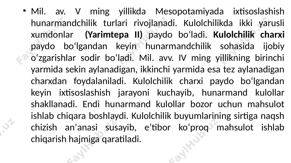anʼat g‘oyaviy va estetik qarashlarining inʼekosi sifatida kishilar ijtimoiy hayotining ajralmas qismiga aylanadi. haykalchalar ilk eneolit davri usulida yasalgan antropomorf va qisman zoomorf shakllardan iborat. antropomorf haykalchalarning o‘tirgan va tik turgan holatda yasalgan turlari ajralib turadi. ayollar tasvirlangan haykalchalarning sirtiga aylana belgilar chizilgan bo‘lib, ular bevosita samoviy tushunchalar bilan bog‘liq bo‘lishi mumkin. bu davrda erkaklar aks ettirilgan haykalchalar ham paydo bo‘ladi. erkak haykalchasi kiyim boshi bilan tasvirlangan. dubulg‘a kiygan shaxs tasvirlangan haykalcha muhim ahamiyatga ega. bu davrda rang-tasvir sanʼati rivojlanadi. sanʼatining bu turi asosan uy devorlarning sirtiga chizilgan naqshlar namoyon bo‘lgan. yassitepada ochib o‘rganilgan ibodatxona devori sodda naqshlar bilan bezatilgan. ular qora va qizil bo‘yoqlarda chizigan kvadrat va uchburchak shakli naqshlardir. haykalchalar tasviriy sanʼatning yetakchi turi hisoblangan. oldingi davrdagi kabi erkak va ayollarning haykalchalarni yasash anʼanasi davom etadi. ayol haykalchalarning tanasiga turli bezaklar yopishtirilgan, erkakning soqol-mo‘ylovi va bosh kiyimi jonli ifodalangan. sanʼatining boshqa bir turi rang-tasvir bo‘lib, uy devorlari sirtiga …