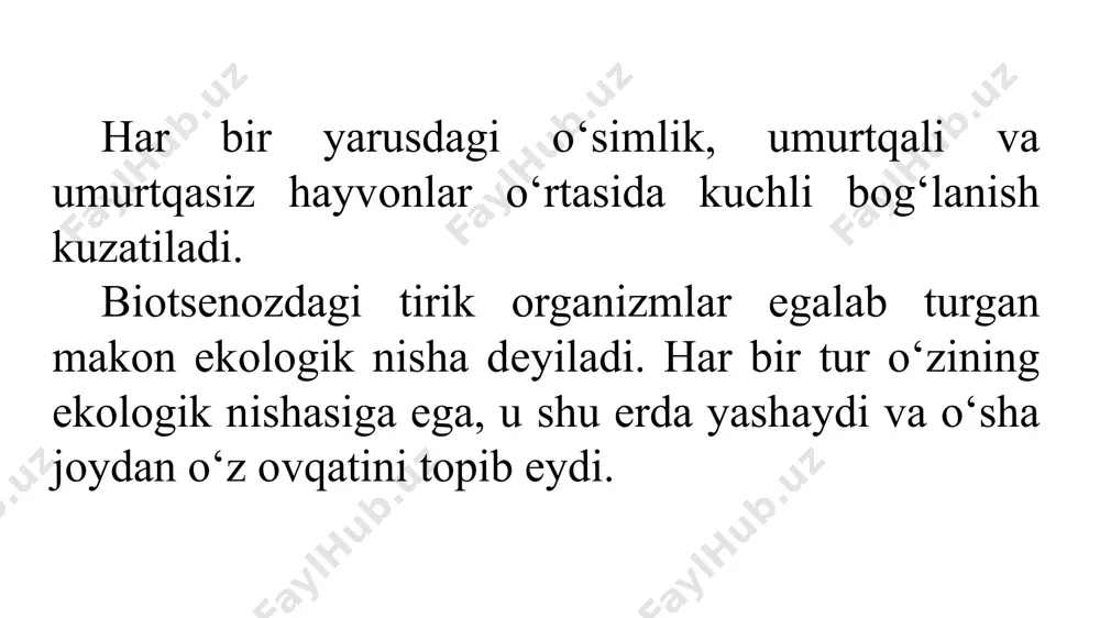 ati, oqim tezligi, sho‘rligi va unda erigan gazlarning miqdori bilan xarakterlanadi. yorug‘likning suvining turli qatlamlariga bir xilda tushmasligi, bosimning har xil chuqurliklarda o‘zgarishi va boshqalar suvda hayvonlarning turlicha joylashishiga sabab bo‘ladi. ularning ba’zilari suvning chuqur joylarida, ikkinchilari suvning yuza qismida, uchinchilari esa suv qatlamida yashaydi. yashash muhitiga bog‘liq holda suv organizmlari quyidagi hayot formalariga bo‘linadi: . 1) bentos (grekcha "bentos" - chuqurlik) suvning tubida erga yopishib yoki erkin holda hayot kechiruvchi hayvonlar va o‘simliklar. bunga, mollyuskalar, ba’zi bir suv o‘tlari, hasharotlar lichinkasi misol bo‘ladi. 2) perifiton (grekcha "peri" - atrofida, oldida) - bu yuksak o‘simliklarning poyasiga yopishib, ko‘tariluvchi mollyuska, kolovratka, gidra va boshqalar. 3) plankton ("planktos" - suzib yuruvchi organizmlar) - suvning vertikal va gorizontal oqimi bilan harakat qiluvchi organizmlar. plankton holda yashovchi organizmlarning o‘lchami kichik - mikroskopik bo‘lib, bularga mayda qisqichbaqasimonlar, lichinkalar, yashil, ko‘k yashil suv o‘tlari, diatomalar kiradi. 4) nekton (grekcha "nektos" - suzib yuruvchi) - erkin suzuvchi …