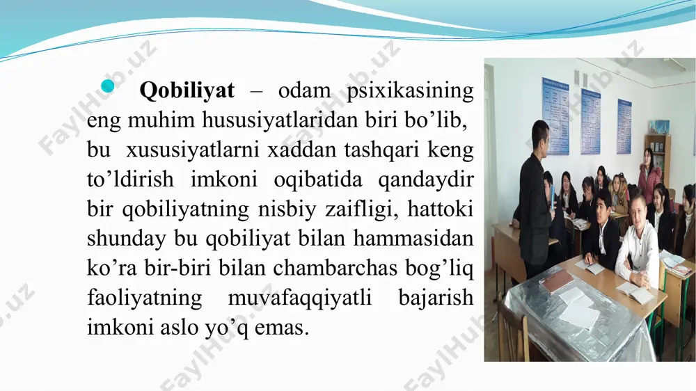 arni egallaganligi. qobiliyatlar tizimi quyidagi xususiyatlari bilan farq qilinadi: asosiy xususiyatlar; tayanch xususiyatlar; etakchi xususiyatlar; yordamchi xususiyatlar.. quyidagi pedagogik qobiliyatning asosiy xususiyatlari o’qituvchining yuksak pedagogik-psixologik bilimlari natijasida doimiy shakllanib boradi: kommunikativ qobiliyat: o’qituvchining pedagogik jamoa va ota-onalar, mahalla ahli bilan bo’ladigan o’zaro muloqotida ularning ruhiy holatlarini tushunish va ularga hamdard bo’lish, muloqotga kirishishida pok ko’ngillilik. o’qituvchi bunda psixologik bilimlarga ega bo’lishi, muomala madaniyatini muntazam o’zida shakllantirib borishi lozim. pertseptiv qobiliyat: tashqi olamni va muhitni sezish, idrok etish, ya’ni kuzatuvchanlik muhim rol o’ynaydi. o’qituvchining shijoati natijasida rivojlanadi, takomillashadi. o’qituvchi o’quvchining psixologiyasini, psixik holatini o’ziga singdirib idrok etadi, sinf jamoasining holatiga pedagogik vaziyatiga odilona baho beradi. empatik qobiliyat: bolalarga bo’lgan muxabbatdan kelib chiqadigan o’quvchilarning his-tuyg’usini, psixologik holatlarini qalbdan his etish, tushunish, idrok etish, ularga achinish xususiyatlaridir. ta’lim jarayonini muqobillashtirish qobiliyati: o’qituvchi o’z bilimini o’quvchi ongi va tafakkuriga kam kuch sarflash evaziga etkaza olishi, ta’lim va tarbiyada belgilangan muddatda maqsadga erishish qobiliyatidir. 18 …