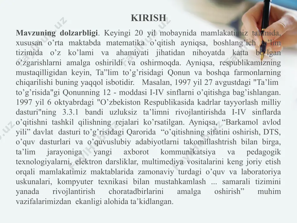 uni shuncha «kichik» bo'ladi va aksincha. masalan: «to'g’ri burchakli uchburchak» tushunchasining hajmi «uchburchak» tushunchasining hajmidan «kichik», chunki birinchi tushunchaning hajmiga hamma uchburchaklar kiravermaydi, faqat unga to'g’ri burchakli uchburchaklar kiradi. biroq birinchi tushunchaning mazmuni ikkinchi tushunchaning mazmunidan «katta»: to'g’ri burchakli uchburchak faqat barcha uchburchaklarning xossalarigagina ega bo'lib qolmay, balki faqat to'g’ri burchakli uchburchaklarga xos bo'lgan boshqa xossalarga ham ega. ob’yektni bilish uchun yetarli bo'lgan uning bu muhim xossalarini ko'rsatish ob’yekt haqidagi tushunchaning ta’rifi deyiladi. umuman, ta’rif –bu tushunchaning mazmunini ochuvchi logik (mantiqiy) opyerasiyadir. yuqorida aytib o'tilgani dek, oshkor ta’riflarda ikki tushuncha bir biriga tenglashtiriladi. ulardan biri ta’riflanuvchi tushuncha, ikkinchisi ta’riflovchi tushuncha deb aytiladi. ta’riflovchi tushuncha orqali ta’riflanuvchi tushunchq mazmunini ochib beradi. masalan: kvadrat ta’rifining strukturasini tahlil qilamiz: «kvadrat deb hamma tomonlari teng bo'lgan to'g’ri to'rtburchakka aytiladi». u mana bunday: dastlab ta’riflanuvchi tushuncha «kvadrat» ko'rsatiladi, keyin esa ushbu: to'g’ri to'rtburchak bo'lishlik, hamma tomonlari teng bo'lishlik xossalarini o'z ichiga oluvchi ta’riflovchi tushuncha kiritiladi. …