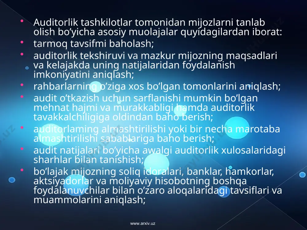 keub chiqqan holda. www.arxiv.uz www.arxiv.uz yuzaki-rasmiy: ushbu turdagi mijozlar auditor bilan yaqin aloqa boglashni istamaydilar va auditorlik tekshiruvini tezkorlik bilan yakunlashni talab qiladilar. bu holda, auditordan mijoz uchun eng kam sarflangan vaqt va xarajatlar bilan, faqat auditorlik xulosasini tayyorlash va taqdim etish talab qilinadi. norasmiy: bu turga auditor bilan yaqin aloqa o’rnatadigan va uning yordamiga ishonadigan mijozlar kiradi. bunda o’z mustaqilligini saqlagan holda, asosiy ish bilan bir qatorda, tashqi auditor ichki auditorning ayrim vazifalarini bajaradi, shuningdek, odatda, bir qator qo’shimcha xizmatlar ham ko’rsatadi (maslahat berish, tahlil, amaliy yordam ko’rsatish va boshqalar). auditor audit o’tkazish to’grisida sharnoma tuzishdan oldin mijoz qaysi turga mansub ekanligini aniqlashi lozim. agar mijoz norasmiy turga mansub bo’lsa, auditor kelajakdagi qo’shimcha ravishda maslahatlar mohiyatini, auditorlik tekshiruvi natijalari bo’yicha kutilayotgan qo’shimcha ma'lumotlar mazmunini aniqlashi kerak. auditorlik tekshiruvi to’grisidagi shartnomada ushbu barcha masalalarni aks etilishi maqsadga muvofiqdir. www.arxiv.uz www.arxiv.uz moliyaviy hisobot auditini o’tkazishda auditor, auditorning fikri bo’yicha moliyaviy hisobotga, …