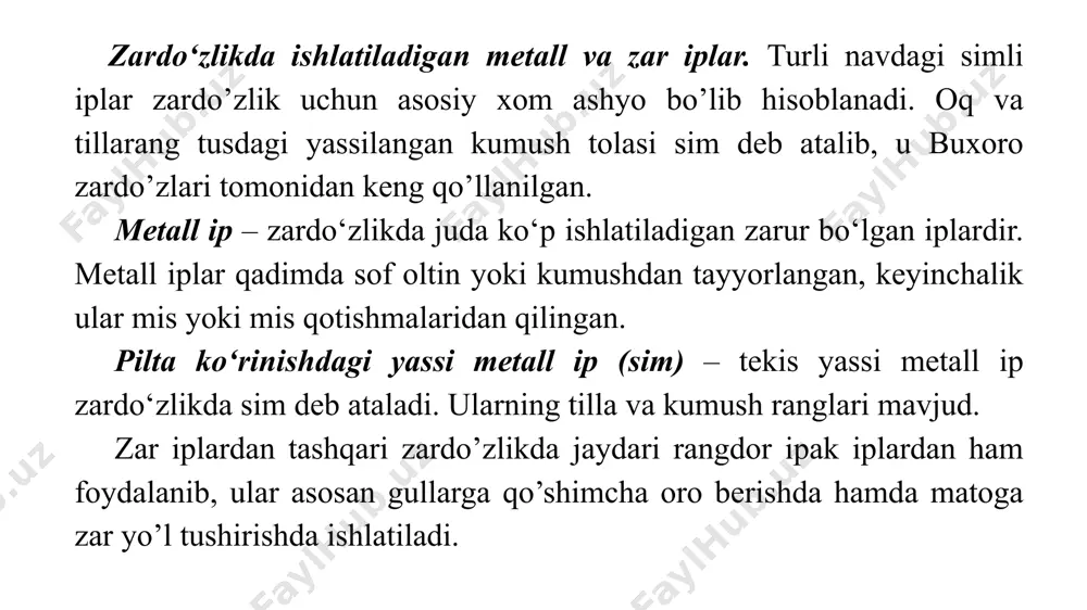 bir tekis chiqishiga yordam bergan, zar ipning chalishib isrof bo’lishiga yo’l qo’ymagan. zardo’zlikda barcha jarayonlar qo’lda bajariladigan choklar orqali amalga oshiriladi, shuning uchun ignalar va ularni tanlay bilish muhim ahamiyatga ega. zardo’zlikda asosan ikki xil turdagi ignalar ishlatiladi: 1. tikish ishlari uchun 2-raqamli ignalar; 2. bezatish ishlari uchun 1-raqamli ignalar. zardo’zlikda uch turdagi qaychilardan foydalaniladi: 1. naqshlar, gullarni qirqishda ishlatiladigan qaychi o’rdakburun va tuyabo’yin qaychi. bu qaychilar faqat gullarni qirqishda kerak bo’ladi. 2. pardozlashda kerak bo’ladigan qaychilar. bu qaychilar kichikroq bo’lib, dastgoh ustida ishlashda qulay. 3. andoza bichishda kerak bo’ladigan qaychilar. bunday qaychilar kattaroq va o’tkirroq bo’lishi zarur. zardo‘zlik quyidagi usullarda tikiladi: zardo‘ziy-zamindo‘ziy – buyum tagini yoppasiga zar bilan tikish. zardo‘ziy-guldo‘ziy – charm karton yoki qog‘ozga tushirilgan andoza bo‘yicha tikish. zardo‘ziy-bir eshimdo‘ziy – goh ipak ipda goh zar ipda aralash tikiladi. zardo‘ziy-pulakchado‘ziy – pulakcha deb ataladigan piston qadab zardo‘zlik tikiladigan turlari. zardo‘zlik bezaklari likkak – qimmatbaho metall toladan pishiq yigirilgan, …