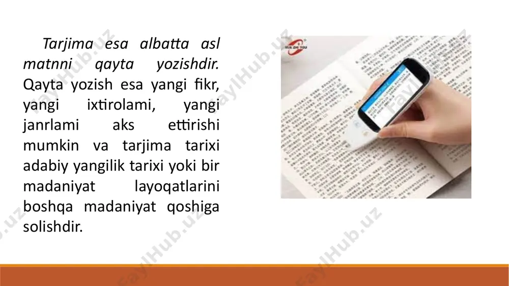 iy universitetning auditoriyasida boshqacha, kichkina bola bilan gaplashganda esa yana boshqacha so‘z yuritadi. ko‘pgina tillarda “baby talk” - “bola tili” deb atalgan nutq turi mavjud. ingliz tilida, biz agar “baby wants milk” - “bola sut ichishni xohlayapti” yoki “daddy loves you” - “adang seni sevadi” kabi gaplami eshitsak, darhol kichik bolaga qaratilganini anglaymiz. kichik bolalar bilan og‘zaki aloqa maxsus grammatik tuzilishiami o‘z ichiga olishi yoki tovush o‘zgarishlarini qomlanilishi yoki “bolabop” gaplar aytilishi mumkin. masalan: o‘zbek tilida “voy o’lay”, “qurib ketgur”, “baloga uchragur”, “juvarmarg bo’l” kabi birikmalar ayollar nutqida uchraydi. erkaklar ularni ishlatmaydi. yuqorida ko‘rib o‘tilganidek, tarjimon noto‘g‘ri moslashishga yoki tushunmovchiliklardan qochish maqsadida leksik ekvivalentlarni tanlashdagi chegaralardan xabardor bo’lishi lozim. masalan, yaponiya muomala madanivatida xushfe’llik alomatlari e’tiborlidir. yaponlar kim bilan gaplashishiga va kim haqida gapirishiga qarab leksik birlik tanlaydilar. hindlar esa o‘z lug‘atlarida bir ma’noni bildiradigan, lekin oddiy-“humble”, hurmat - “honorific” va neytral— “neutral” ma’nolarda turlicha qo’llaniladigan so‘zlarni bergan. bunday ma’no …