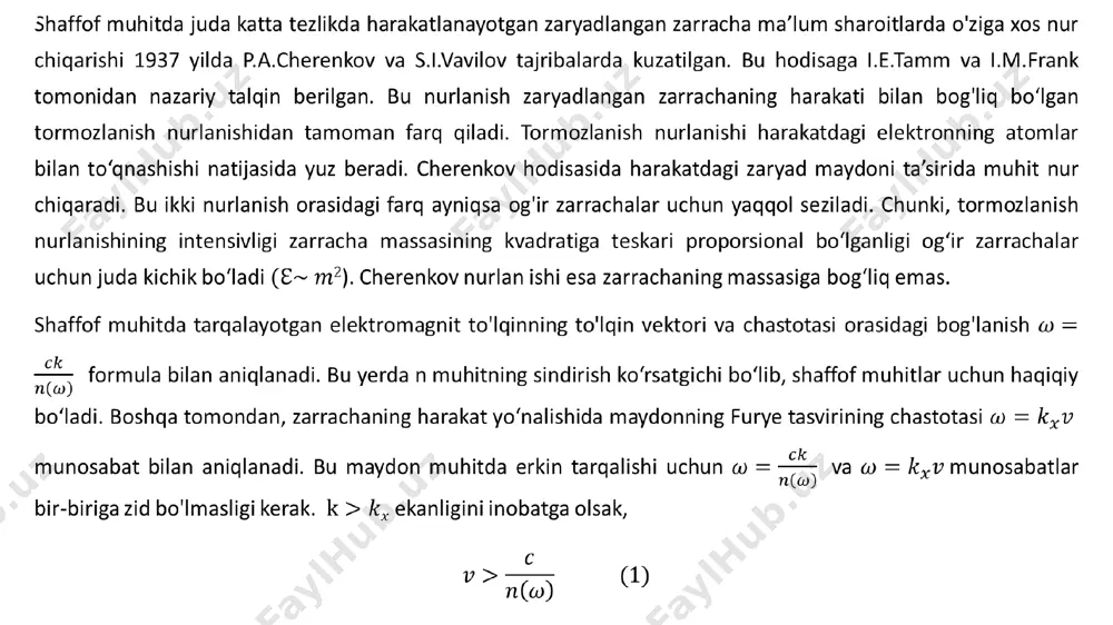 uning tezligining o‘zgarishini inobatga olmaymiz. muhitni shaffof deb hisoblayrniz. bu holda dielektrik sing-diruvchalikning mavhum qismi nolga teng bo‘ladi. zaryadlangan nuqtaviy zarrachaning tekis harakatiga mos keluvchi tok zichligini quyidagi ko‘rinishda yozish mumkin: bu hol uchun maksvell tenglamalarini yozamiz: bu yerda deb olindi. bu tenglamalarni yechish uchun furye metodidan foydalanamiz. (3), (4) tenglamalarga kirgan barcha kattaliklarning o‘rniga ularning furye integrallarini qo‘yamiz. natijada furye komponentalar uchun quyidagi algebraik tenglamalarni olamiz: quyidagi algebraik tenglamani hosil qilamiz: bu yerda tok zichligining furye komponentasi. izotrop muhitlarda ni ko‘rinishda yozish mumkinligidan foydalanib (7) tenglamani qayta yozamiz: ushbu tenglamadan ni yo‘qotish uchun unga vektorni skalyar ravishda ko'paytiramiz. bunda (9) ning chap tomonidagi birinchi had ikkinchi qavs hisobiga nolga teng bo'ladi. natijada olamiz. buni (9) ga qo'yamiz va hosil bo‘lgan tenglamadan ni topamiz: endi maydonning furye tasviridan real maydon ga o‘tamiz, bunda maydonni ikki qismga ajratamiz. birinchi qism (11) ifodadagi birinchi had bilan bog'liq bo’lib quyidagiga teng bo'ladi: bu …