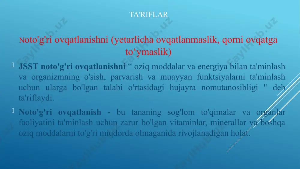 a ikkita yangi nazariya ilgari surildi. bularga erkin radikal zarar va aflatoksin bilan zaharlanish kiradi. ular jigar hujayralariga zarar yetkazishi mumkin, bu esa kvashiorkorni keltirib chiqaradi. xostning yoshi: tez o'sishi oziqlanishga bo'lgan ehtiyojni oshiradigan chaqaloqlar va yosh bolalarda tez-tez uchraydi. homilador va emizikli ayollarda pem ularning homila, yangi tug'ilgan va chaqaloqlarning o'sishi, ovqatlanish holati va omon qolish darajasiga ta'sir qilishi mumkin. keksa odamlar gi tizimining o'zgarishi tufayli pemdan ham azob chekishi mumkin birlamchi pem: protein + energiya iste'moli normal o'sish uchun talabdan past. ikkilamchi pem: o'sishga bo'lgan ehtiyoj ta'minlanishi mumkin bo'lganidan kattaroqdir. ozuqa moddalarining so'rilishining pasayishi ozuqa moddalarining yo'qotilishini oshiradi chiziqli o'sish to'xtaydi statik og'irlik ozish isrof qilish klinik xususiyatlari klinik ko'rinish oziq-ovqat yetishmovchiligining turiga, og'irligiga va davomiyligiga bog'liq. pemning beshta shakli: 1. kvashiorkor 2. marasmik-kvashiorkor 3. marasmus 4. oziqlanish mittiligi 5. kam vaznli bola kvashiorkor kvashiorkor atamasi gana tilidan olingan bo'lib, "ko'krakdan ajratish kasalligi" degan ma'noni anglatadi. uilyams bu …